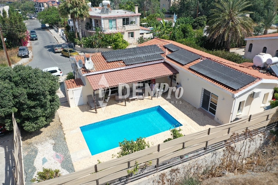 For Sale 3 Bedroom Bungalow in Moutalos