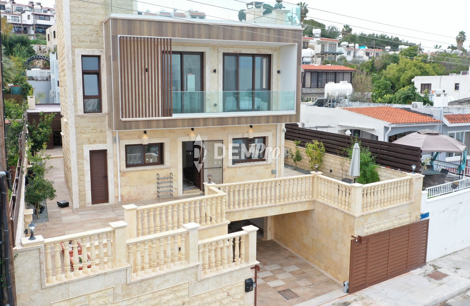 For Sale 5 Bedroom Villa in Lower Chloraka - Near the Beach 