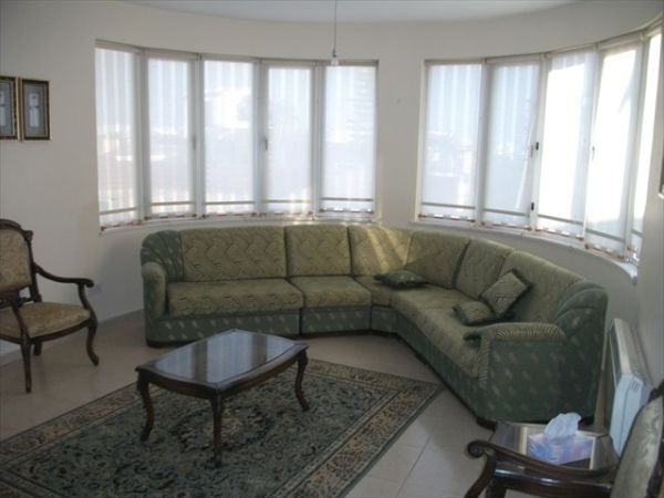 4 bedroom Furnished villa in Chloraka