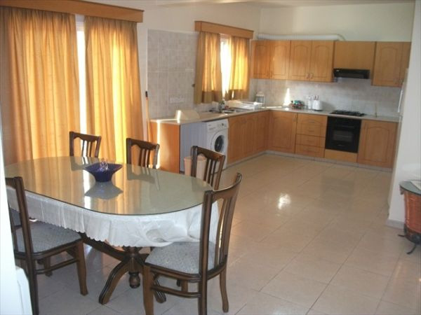 4 bedroom Furnished villa in Chloraka