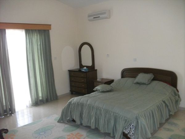 4 bedroom Furnished villa in Chloraka