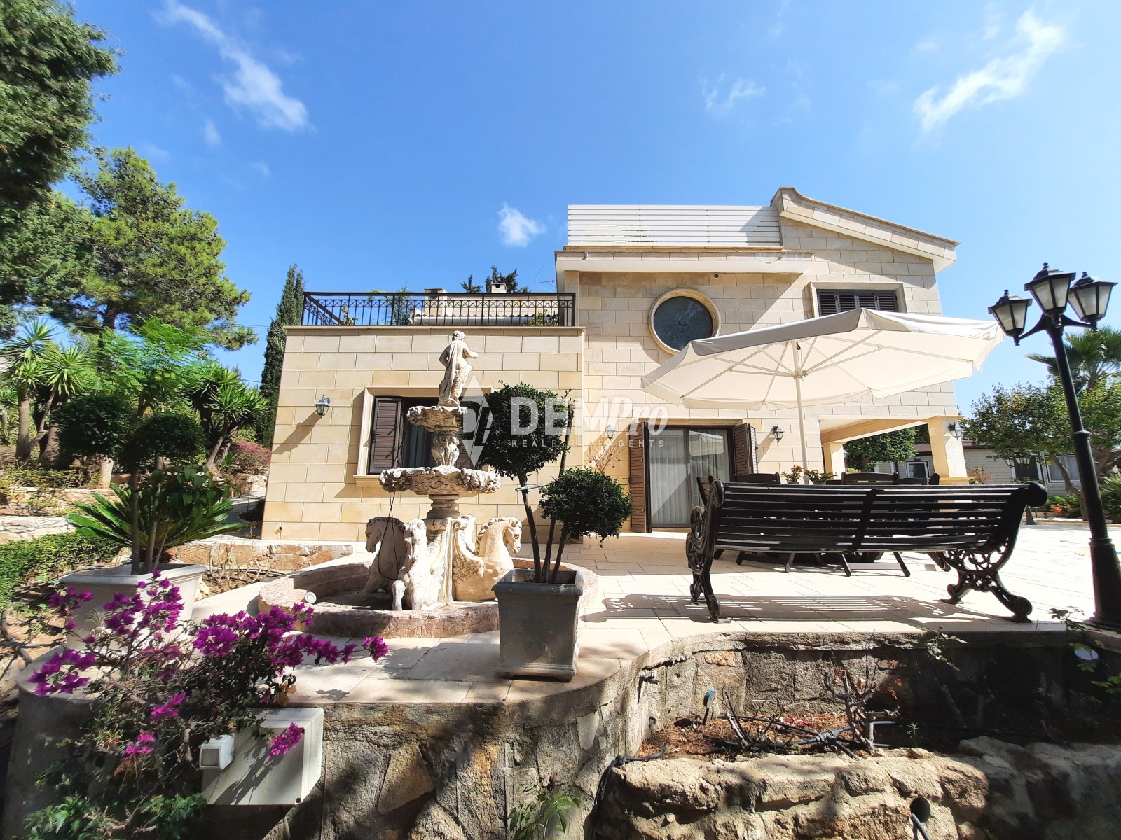 For Sale 4 Bedroom Luxury Villa in Kamares - Tala Village - Paphos 