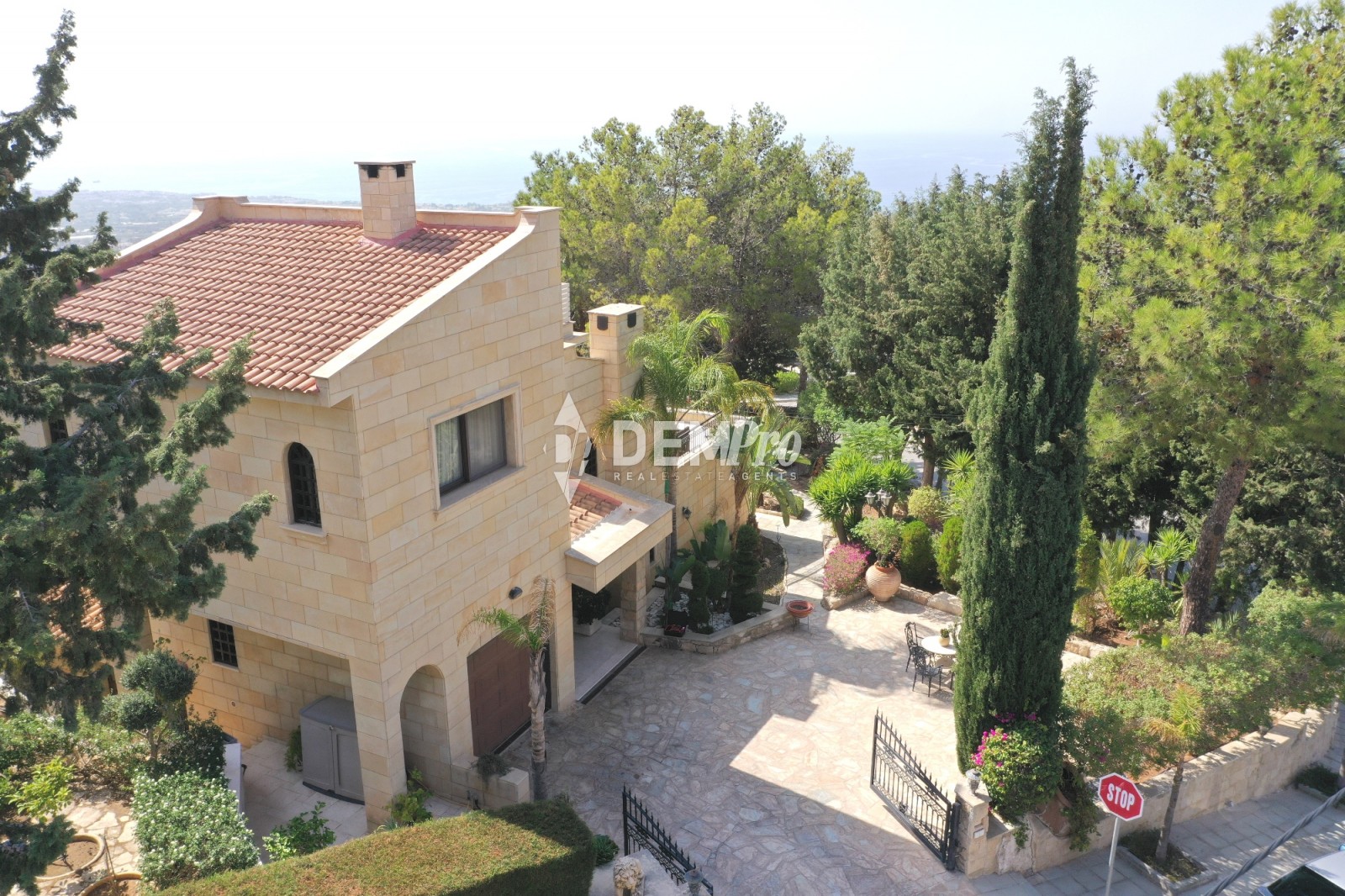 For Sale 4 Bedroom Luxury Villa in Kamares - Tala Village - Paphos 