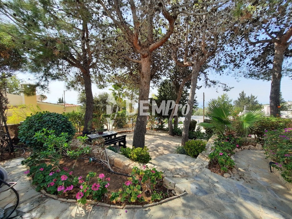 For Sale 4 Bedroom Luxury Villa in Kamares - Tala Village - Paphos 