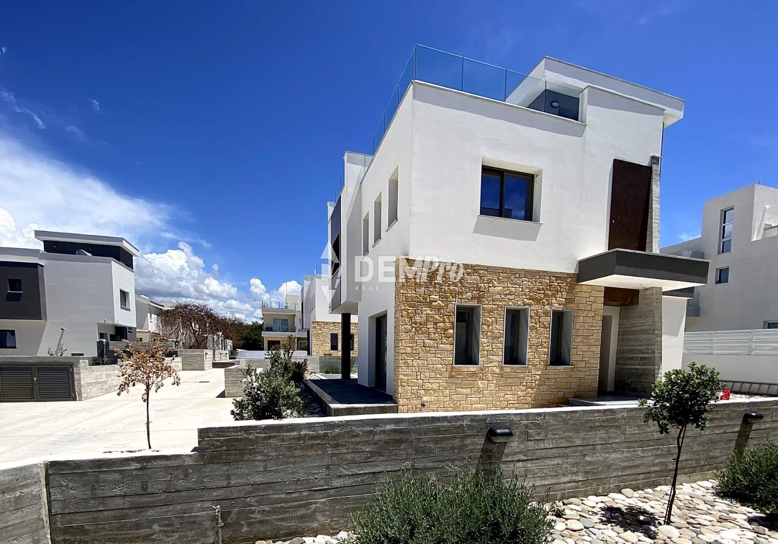 Luxury Villas For Sale in Paphos Near the Beach