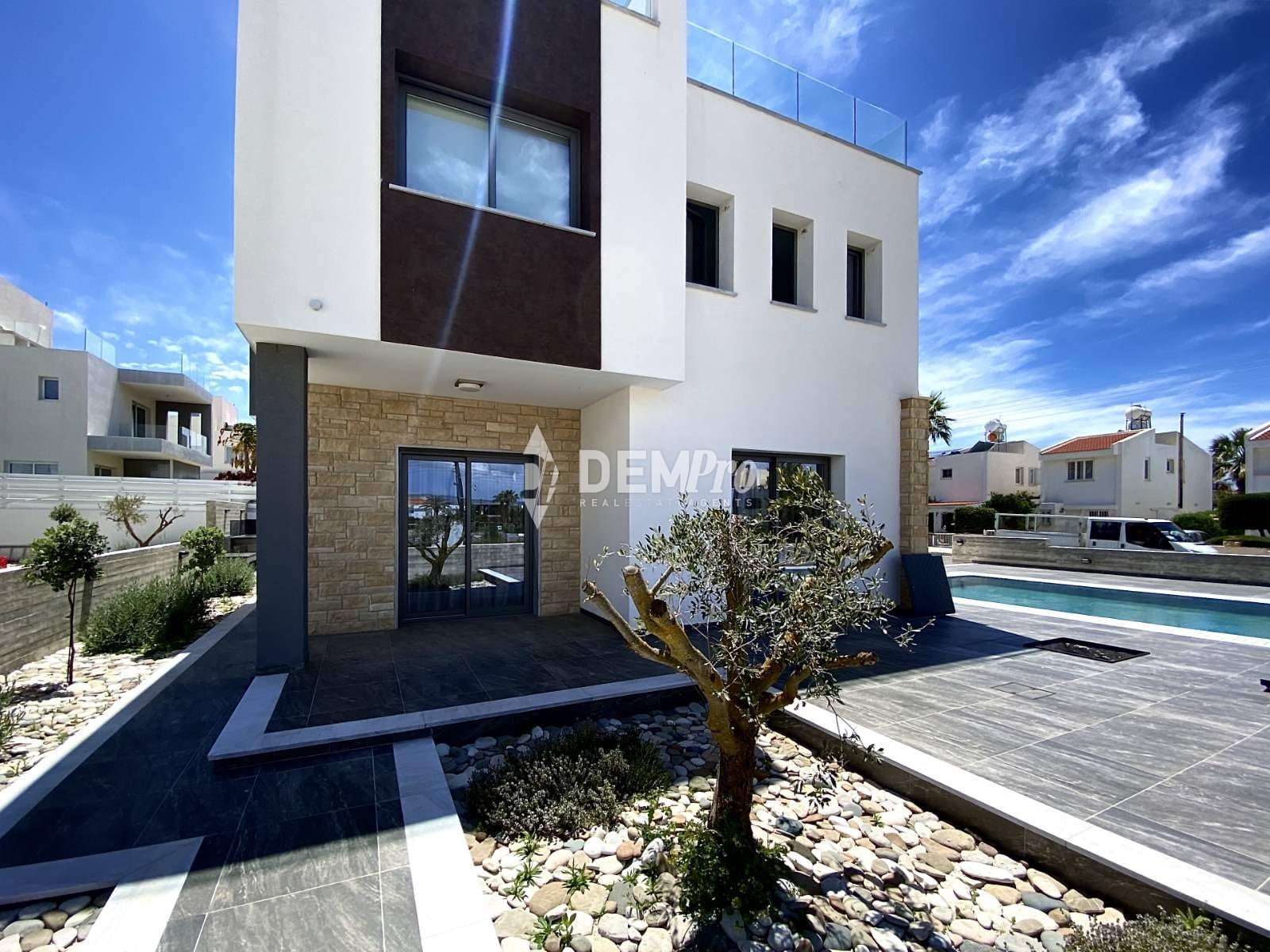 Luxury Villas For Sale in Paphos Near the Beach