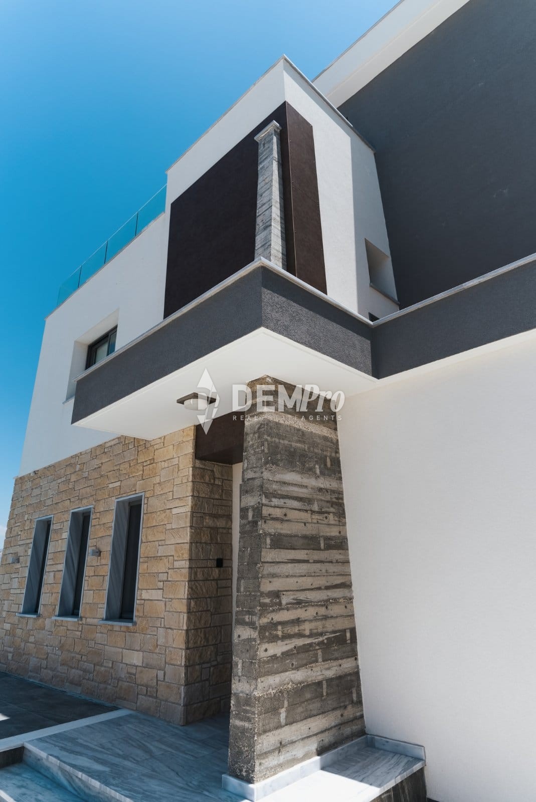Luxury Villas For Sale in Paphos Near the Beach