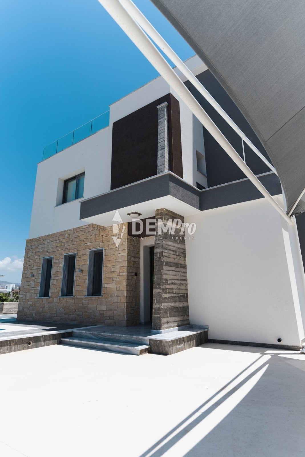 Luxury Villas For Sale in Paphos Near the Beach