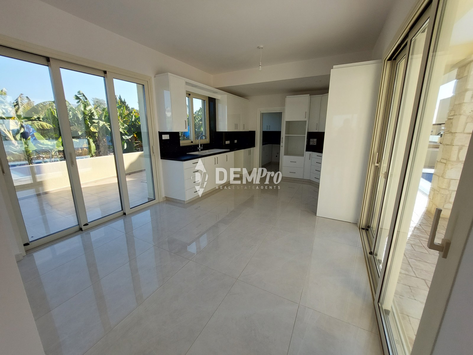 Luxury Villa 3 Bedroom For Sale in Paphos Near the Beach