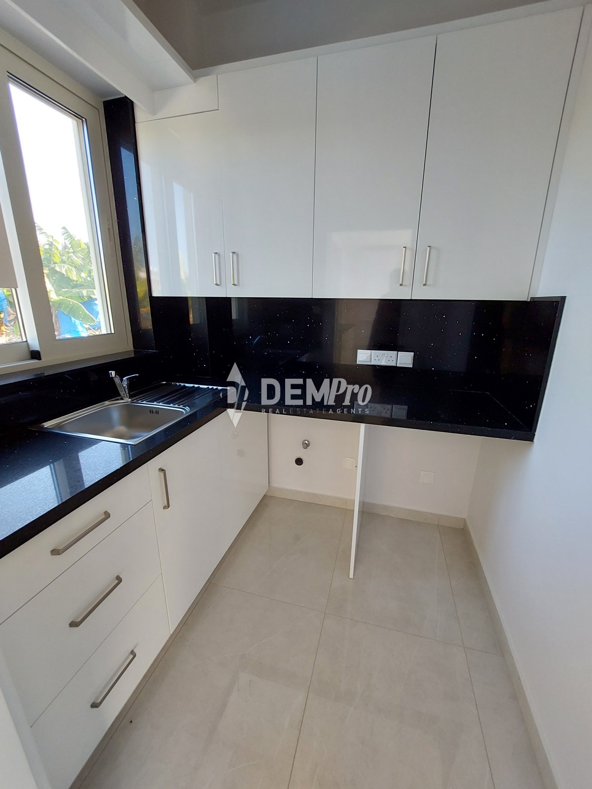 Luxury Villa 3 Bedroom For Sale in Paphos Near the Beach
