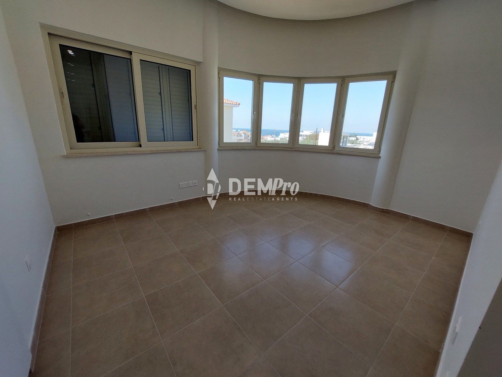 Luxury Villa 3 Bedroom For Sale in Paphos Near the Beach