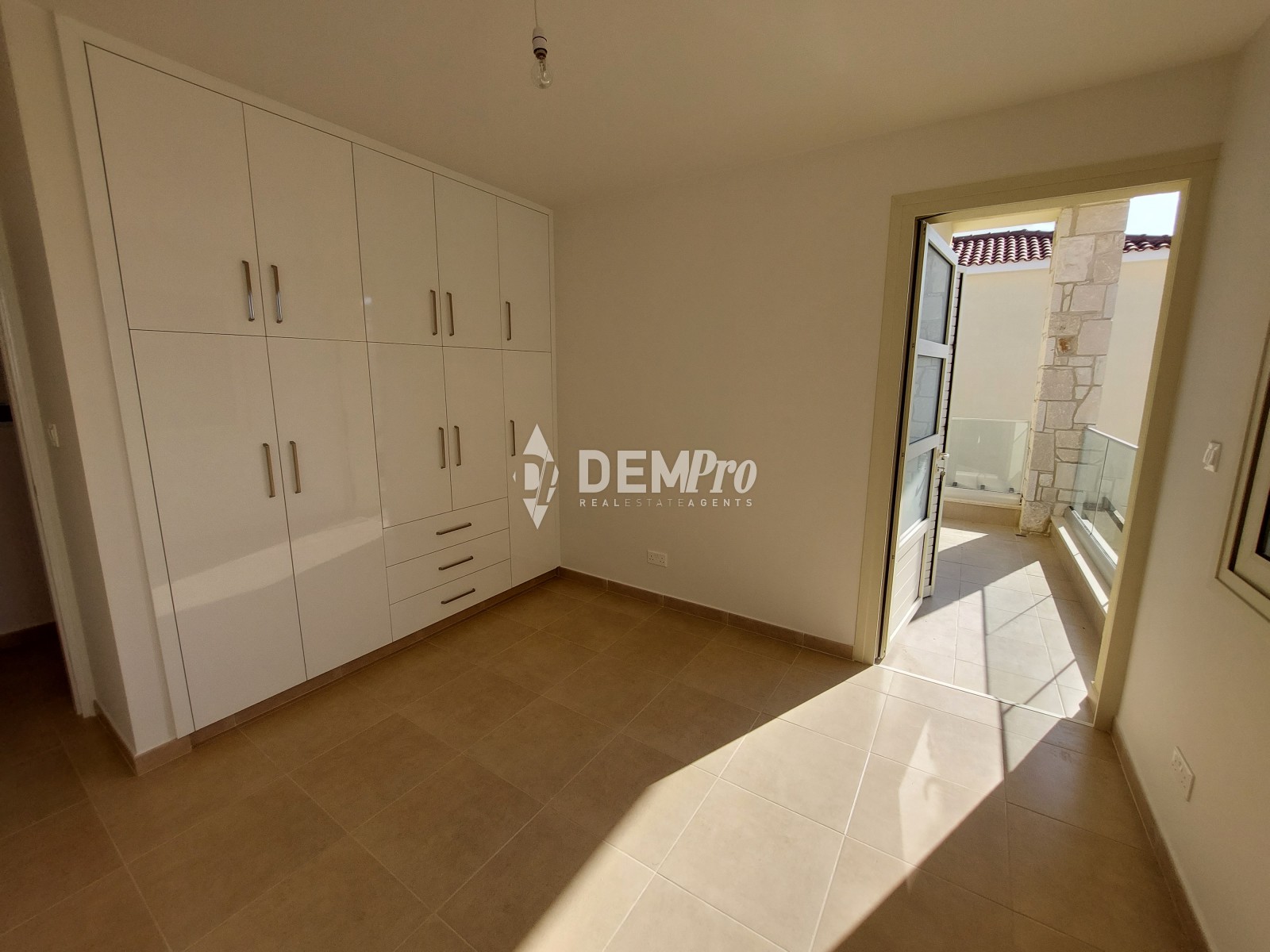 Luxury Villa 3 Bedroom For Sale in Paphos Near the Beach