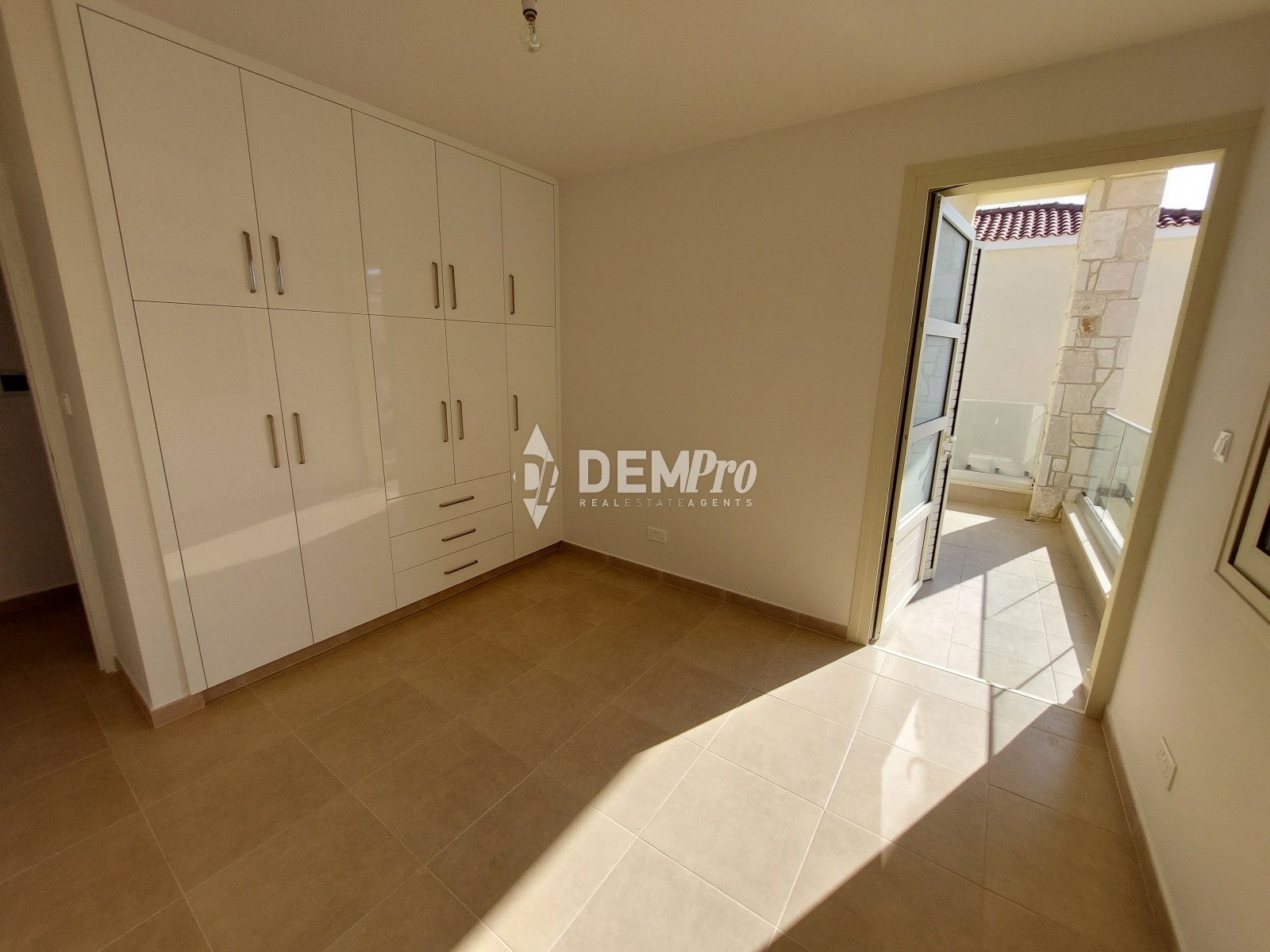 Luxury Villa 3 Bedroom For Sale in Paphos Near the Beach