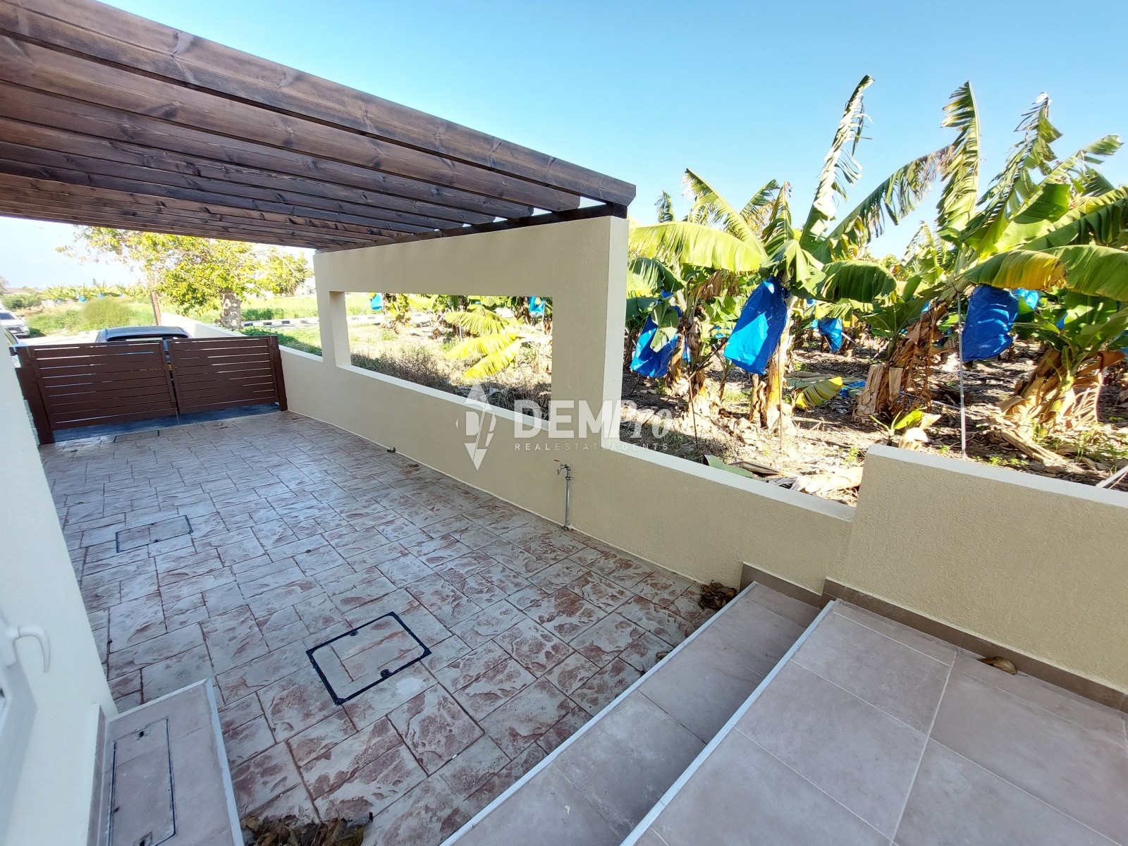 Luxury Villa 3 Bedroom For Sale in Paphos Near the Beach