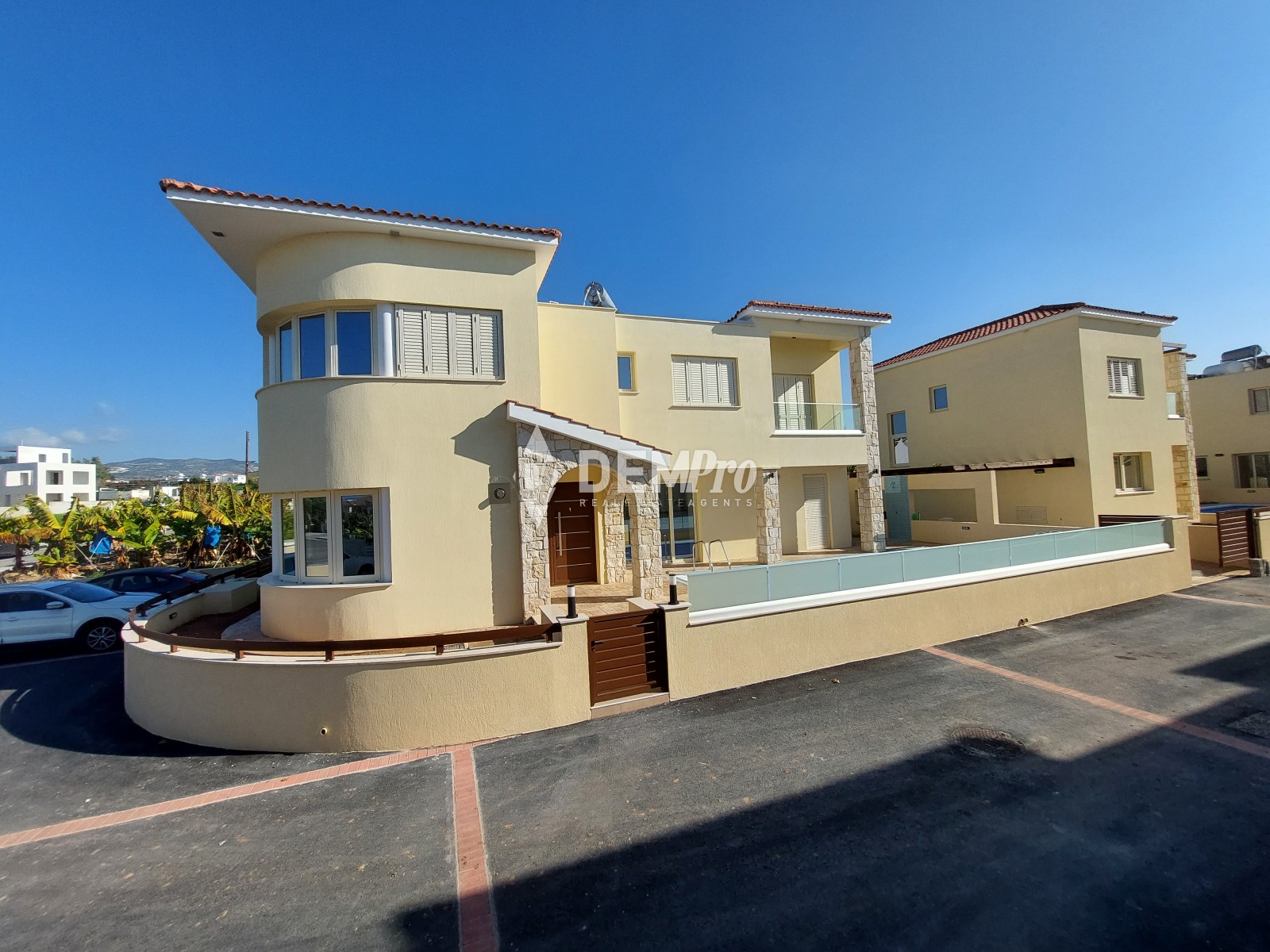 Luxury Villa 3 Bedroom For Sale in Paphos Near the Beach