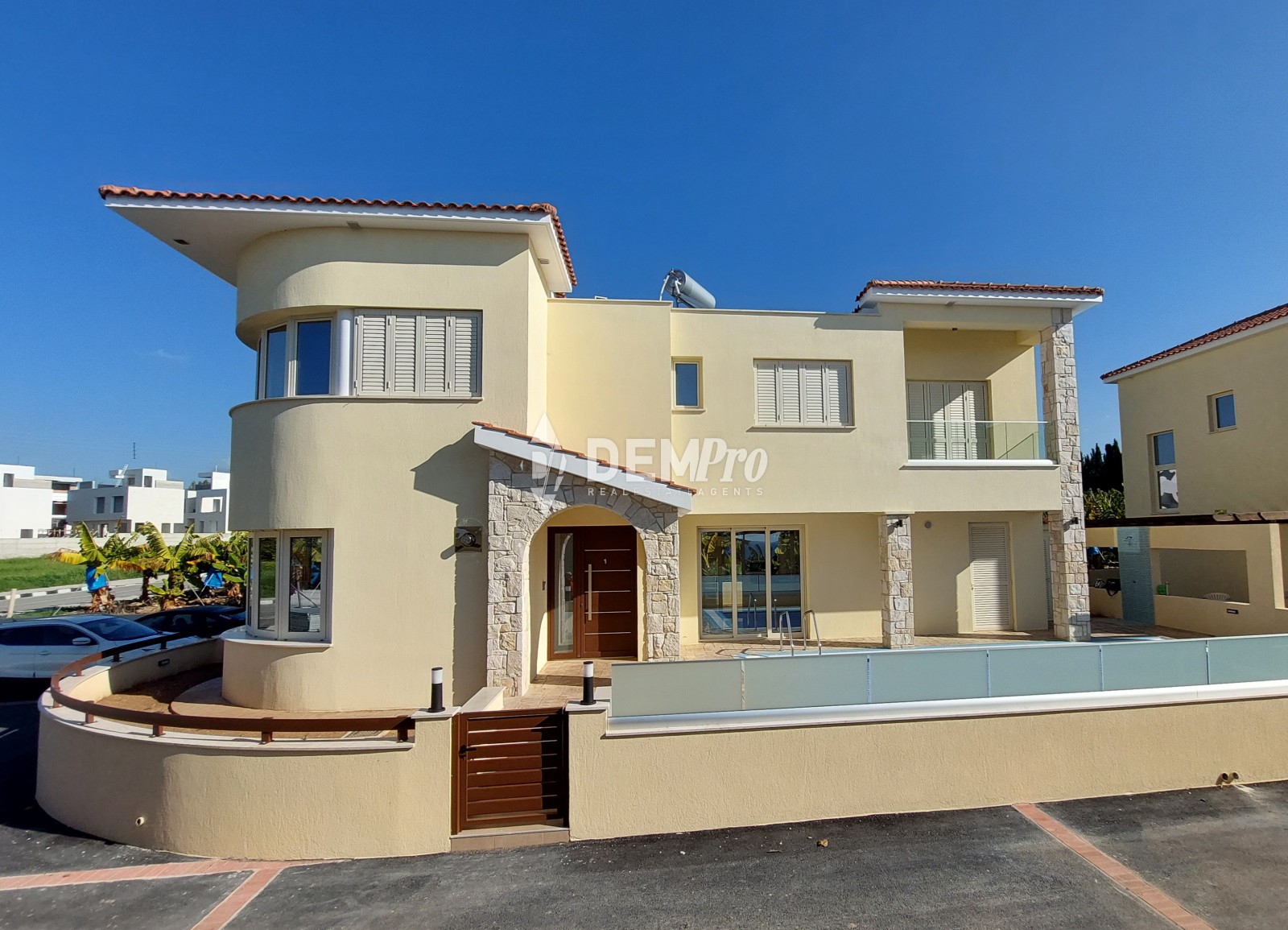 Luxury Villa 3 Bedroom For Sale in Paphos Near the Beach