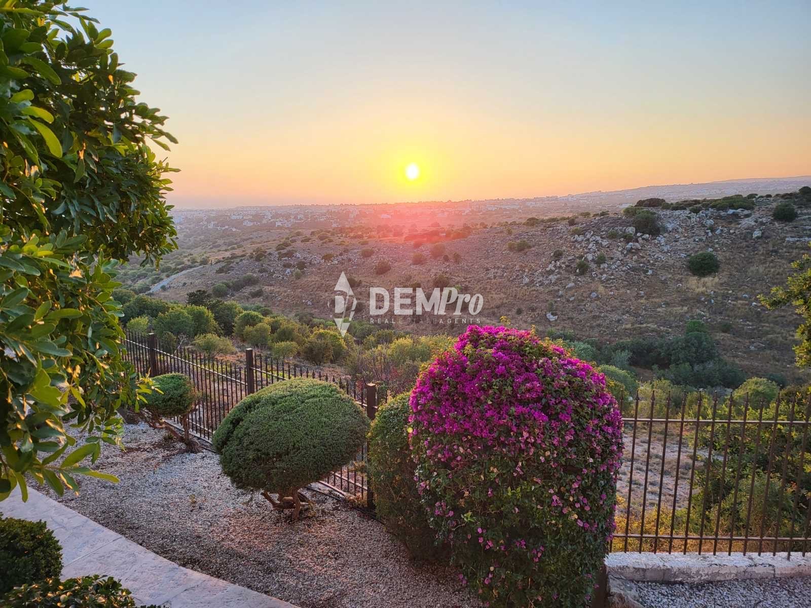 For Sale Exclusive Bungalow in Konia - Paphos 