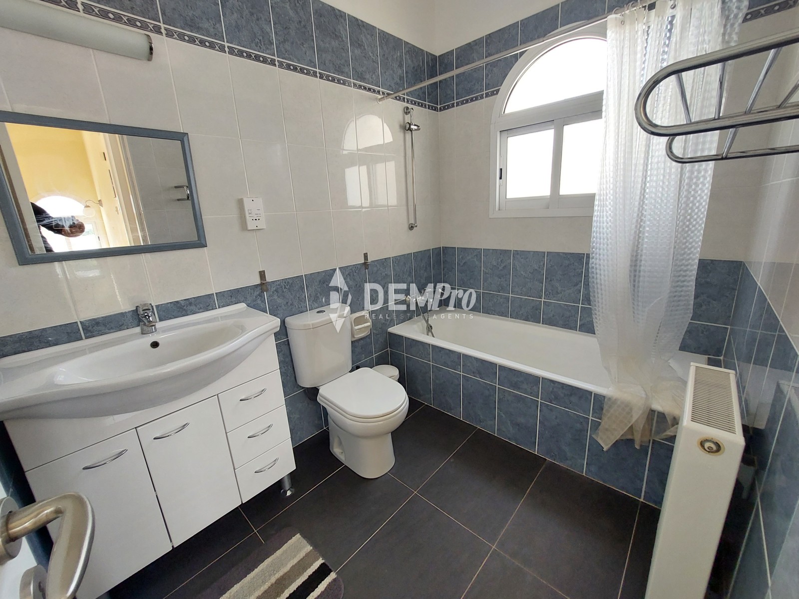 For Sale 4 Bedroom Villa in Lower Tala 