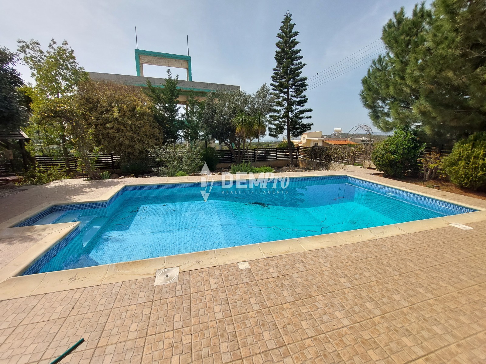 For Sale 4 Bedroom Villa in Lower Tala 