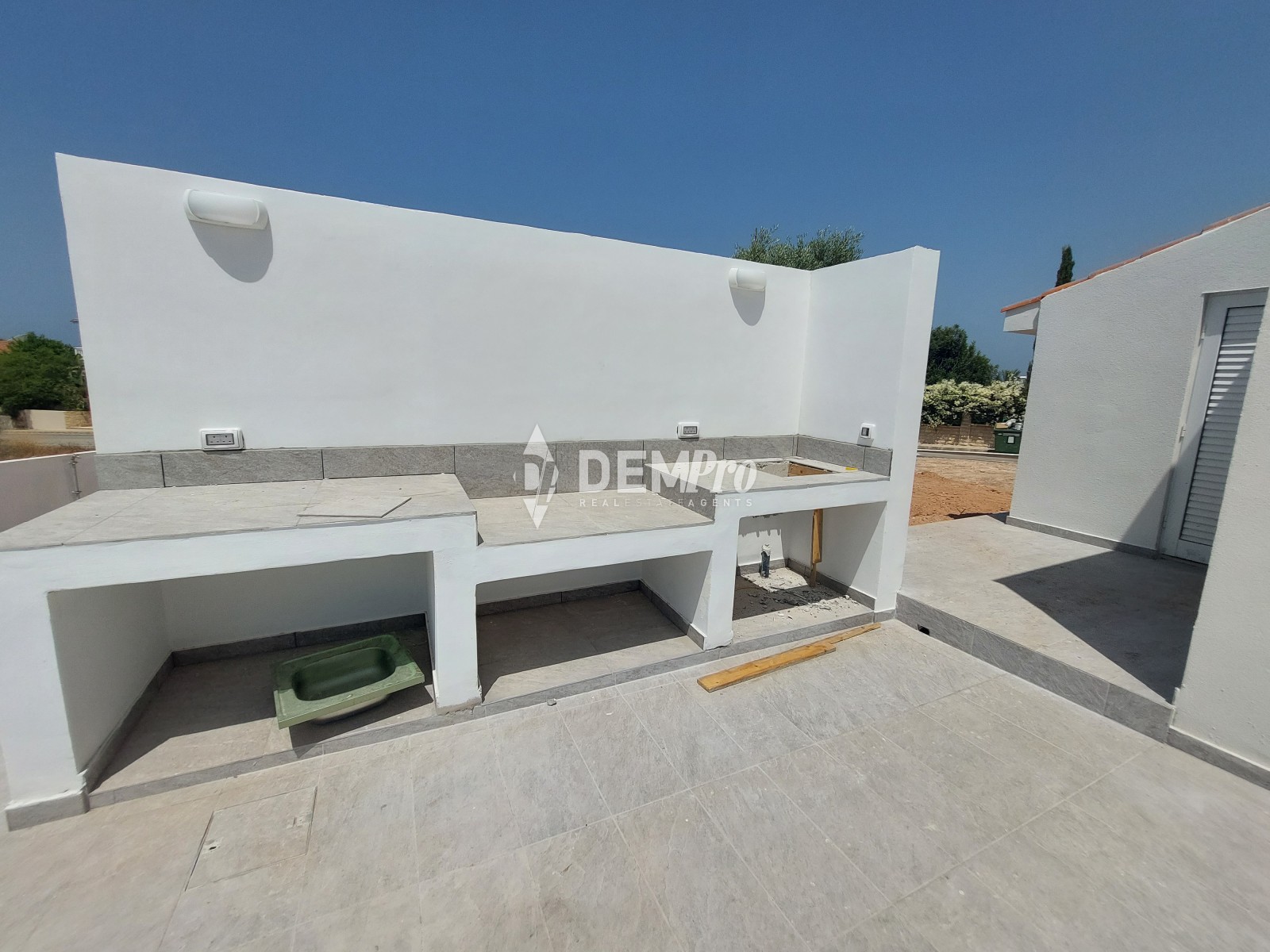 For sale 4 bedroom villa in pegia st george 