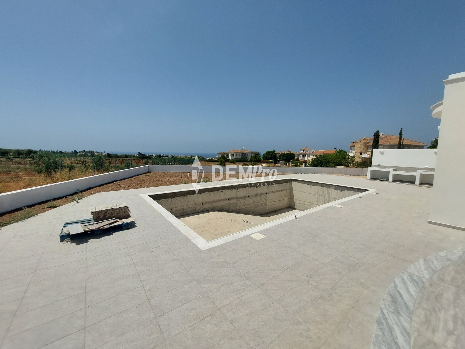 For sale 4 bedroom villa in pegia st george 