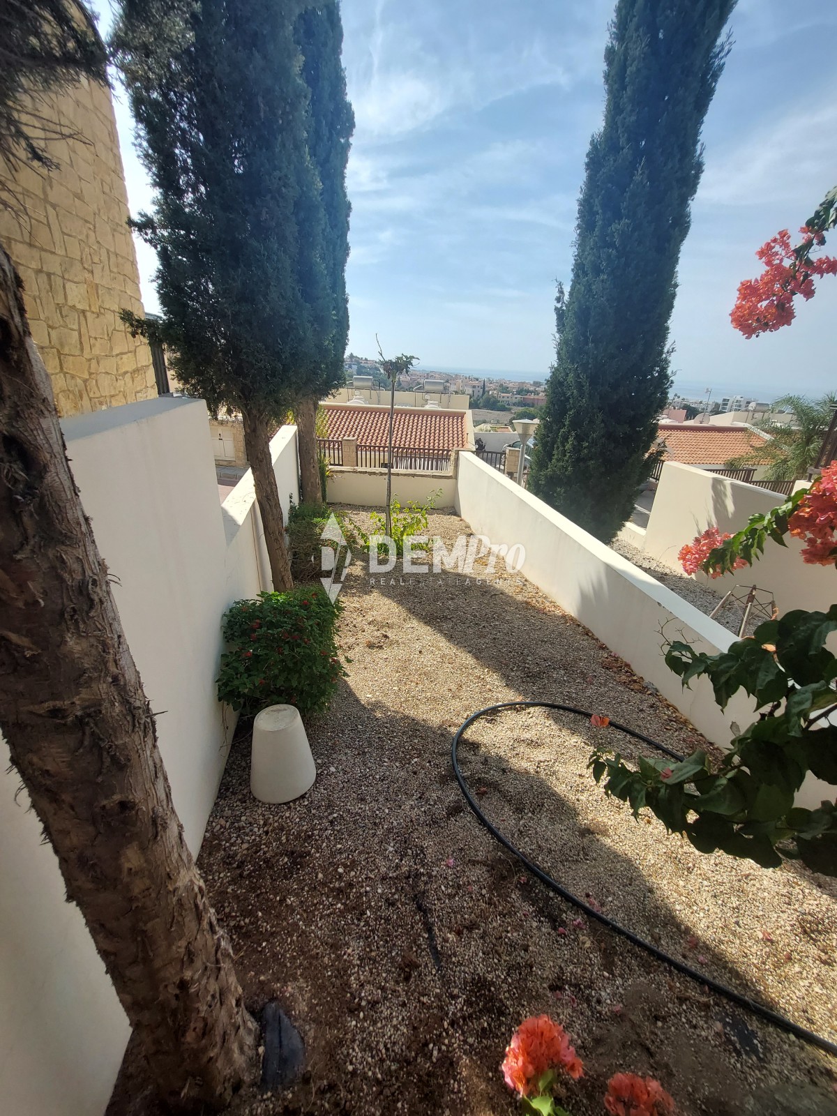 For Sale Villa in Chloraka