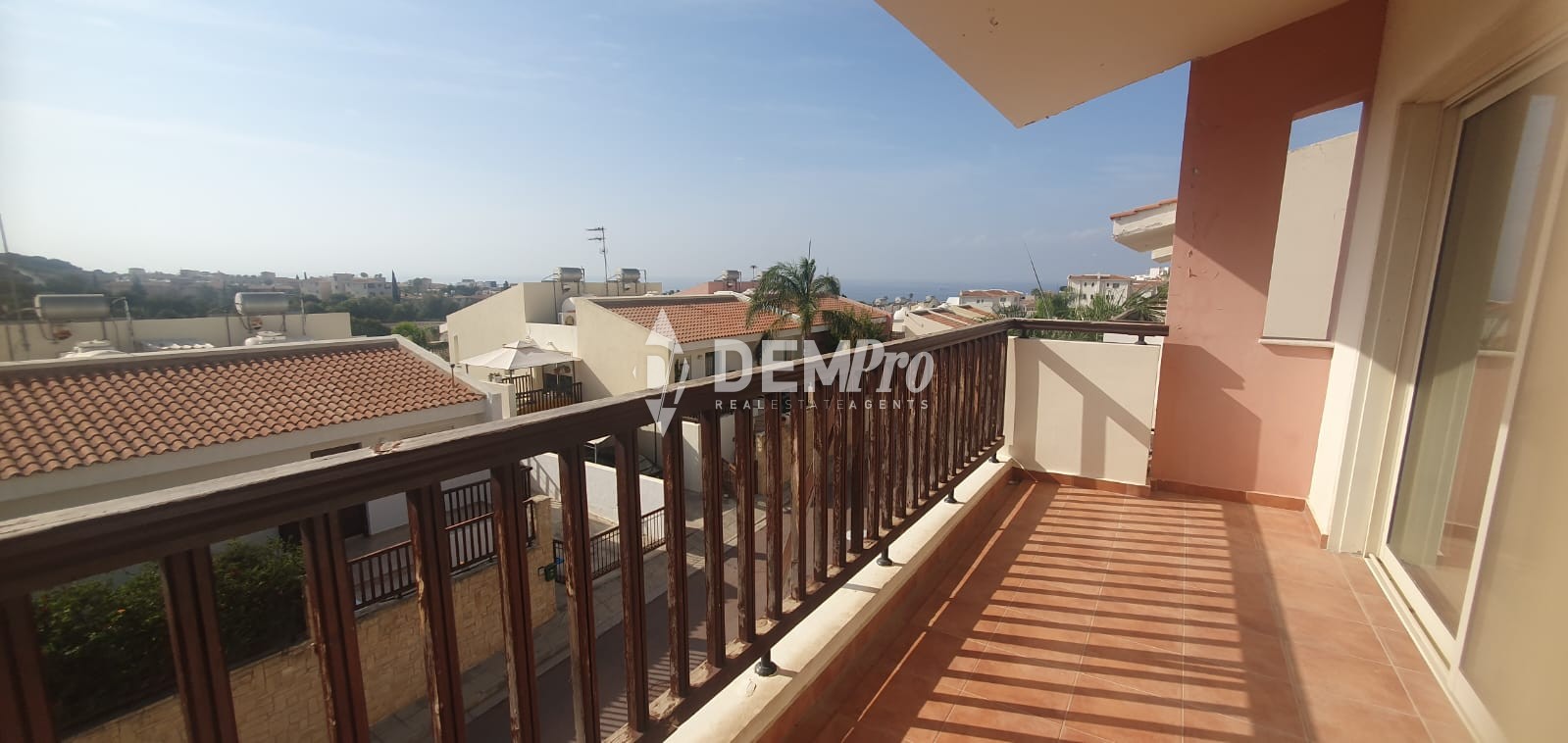 2 bedroom apartment in chloraka with Sea views
