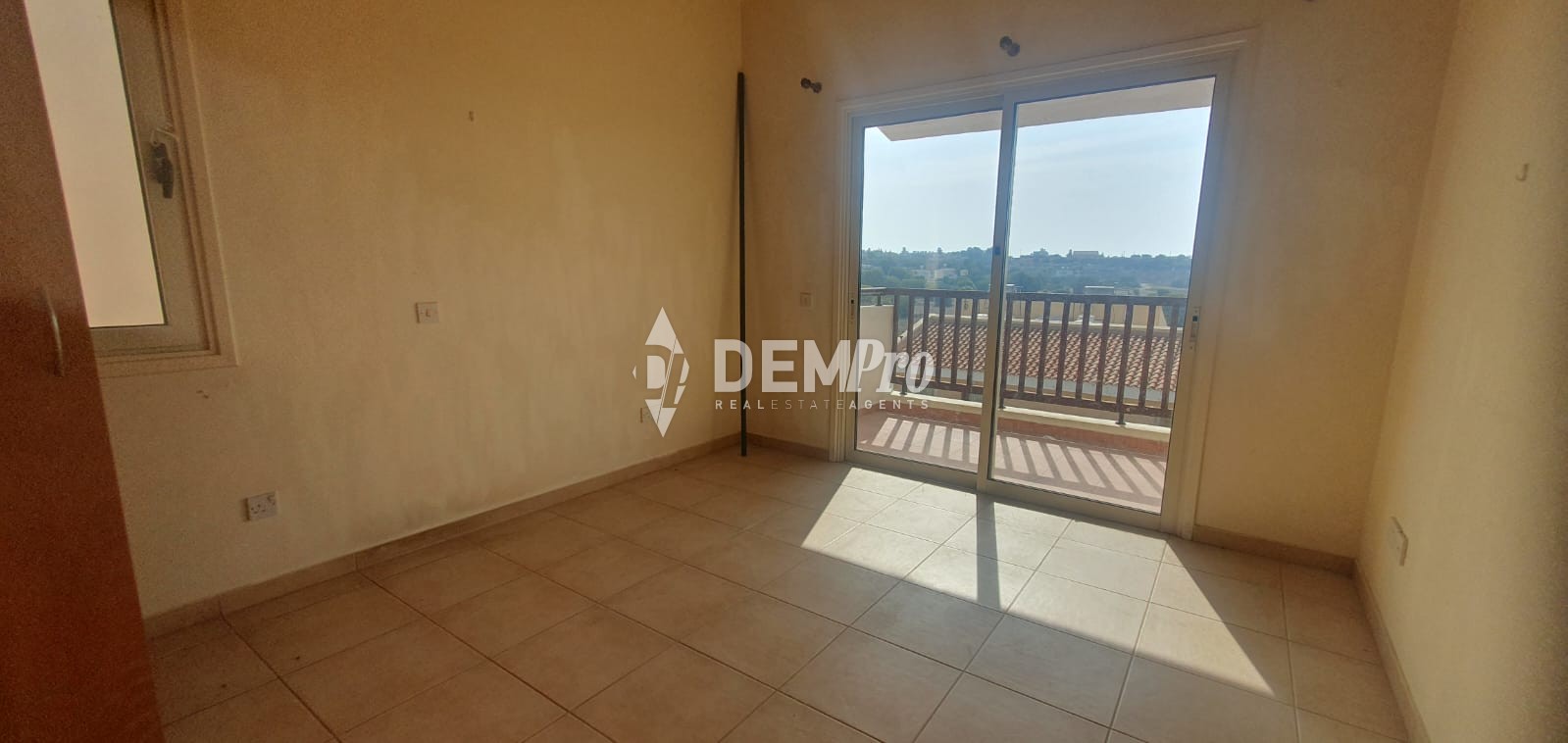 2 bedroom apartment in chloraka with Sea views