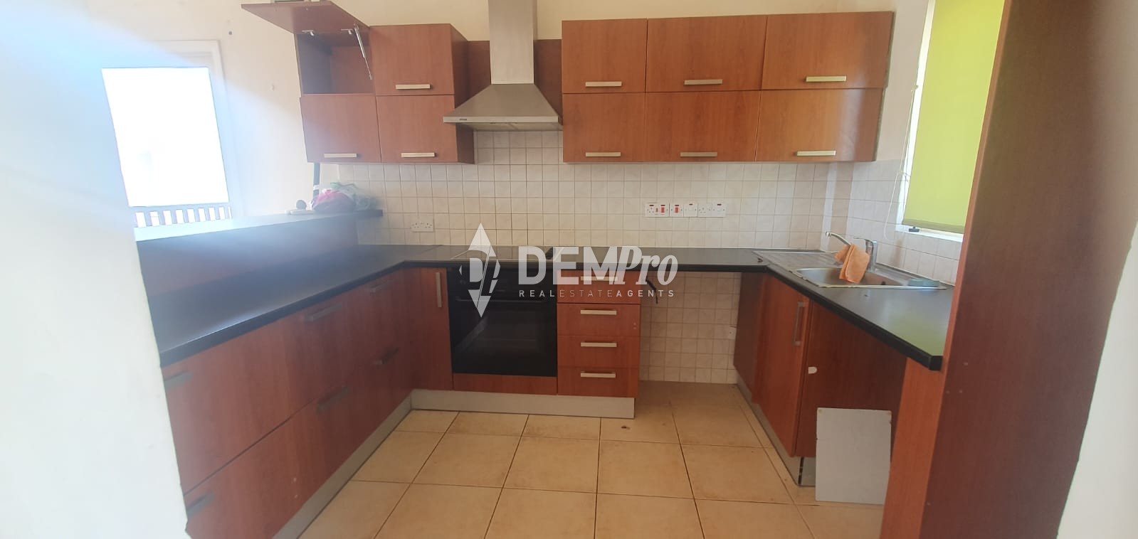 2 bedroom apartment in chloraka with Sea views