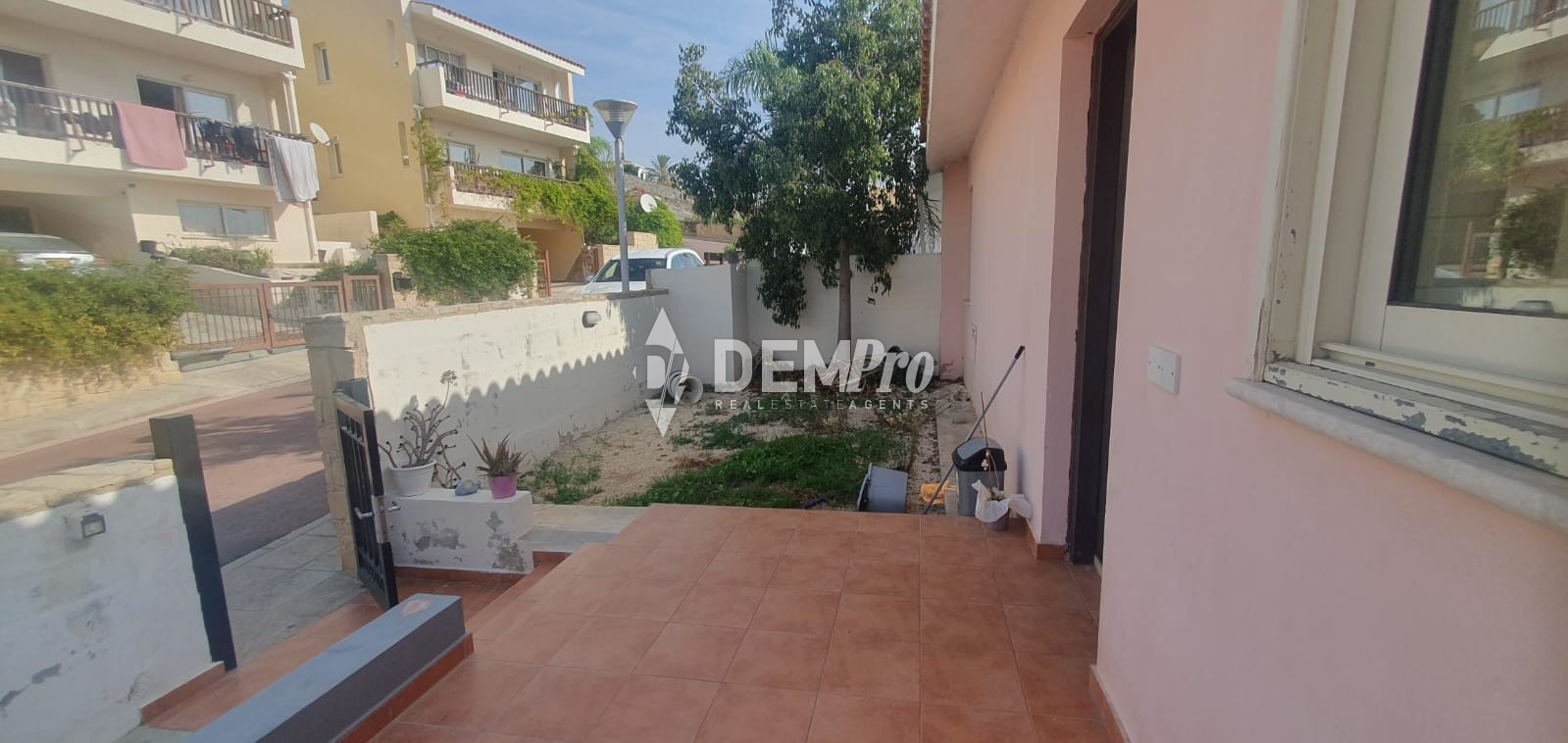 2 bedroom apartment in chloraka with Sea views