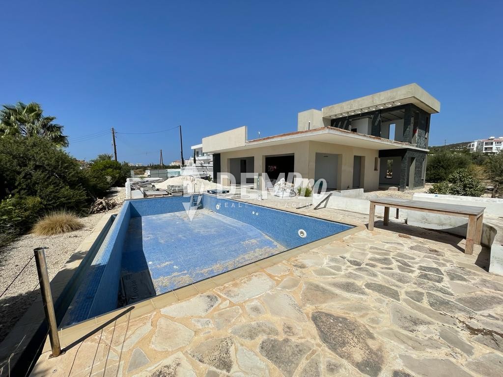 Completely Renovated & Modernised 3 Bedroom Villa in the Sea Caves- Peyia