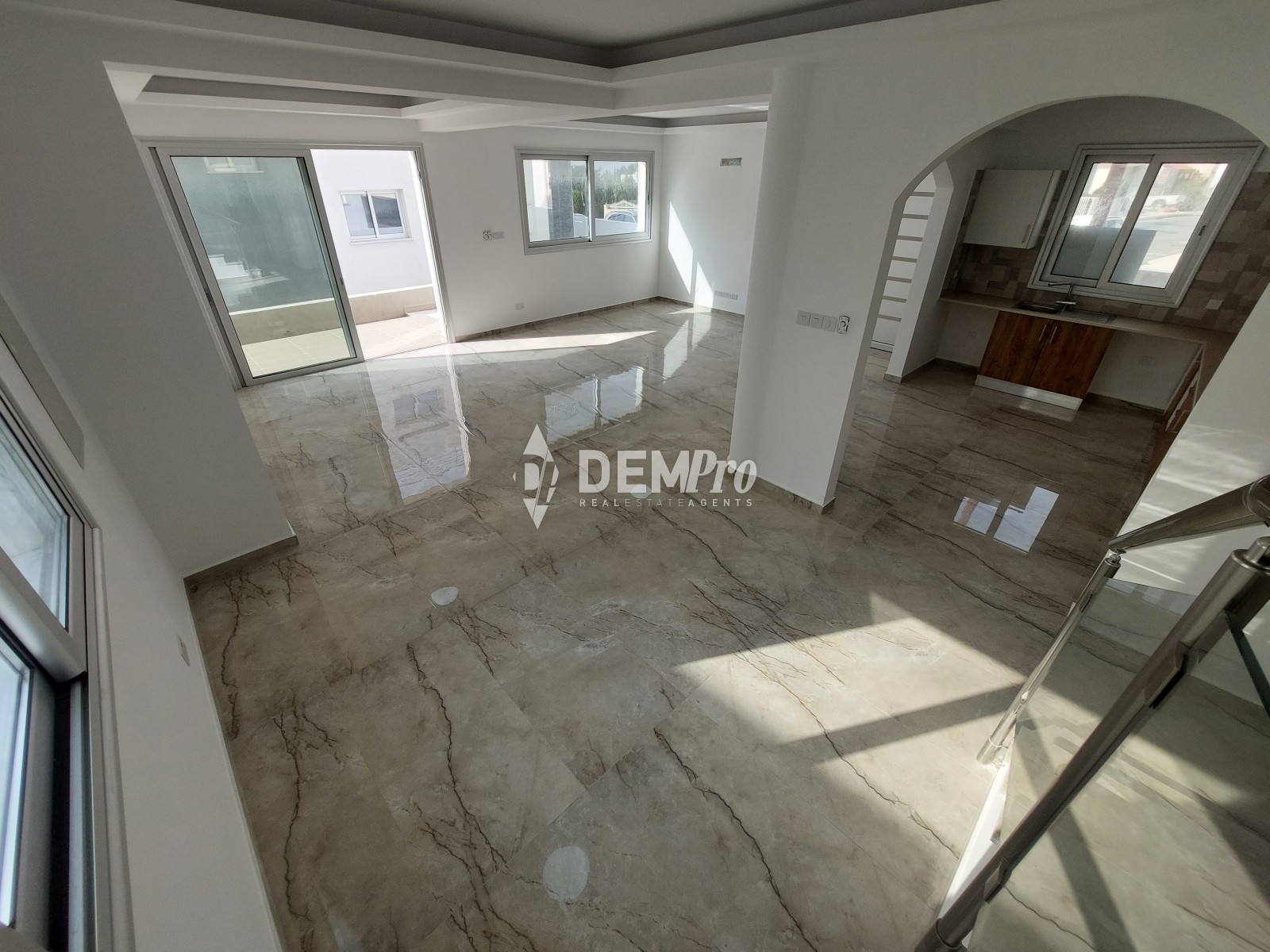 For Sale 5 bedroom villa in Paphos center