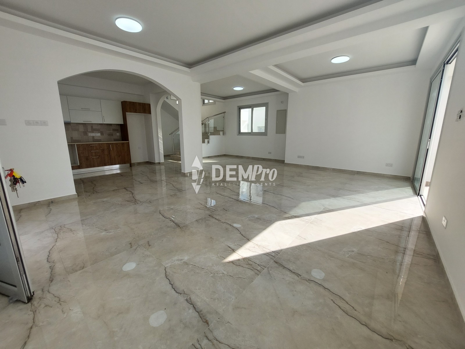 For Sale 5 bedroom villa in Paphos center