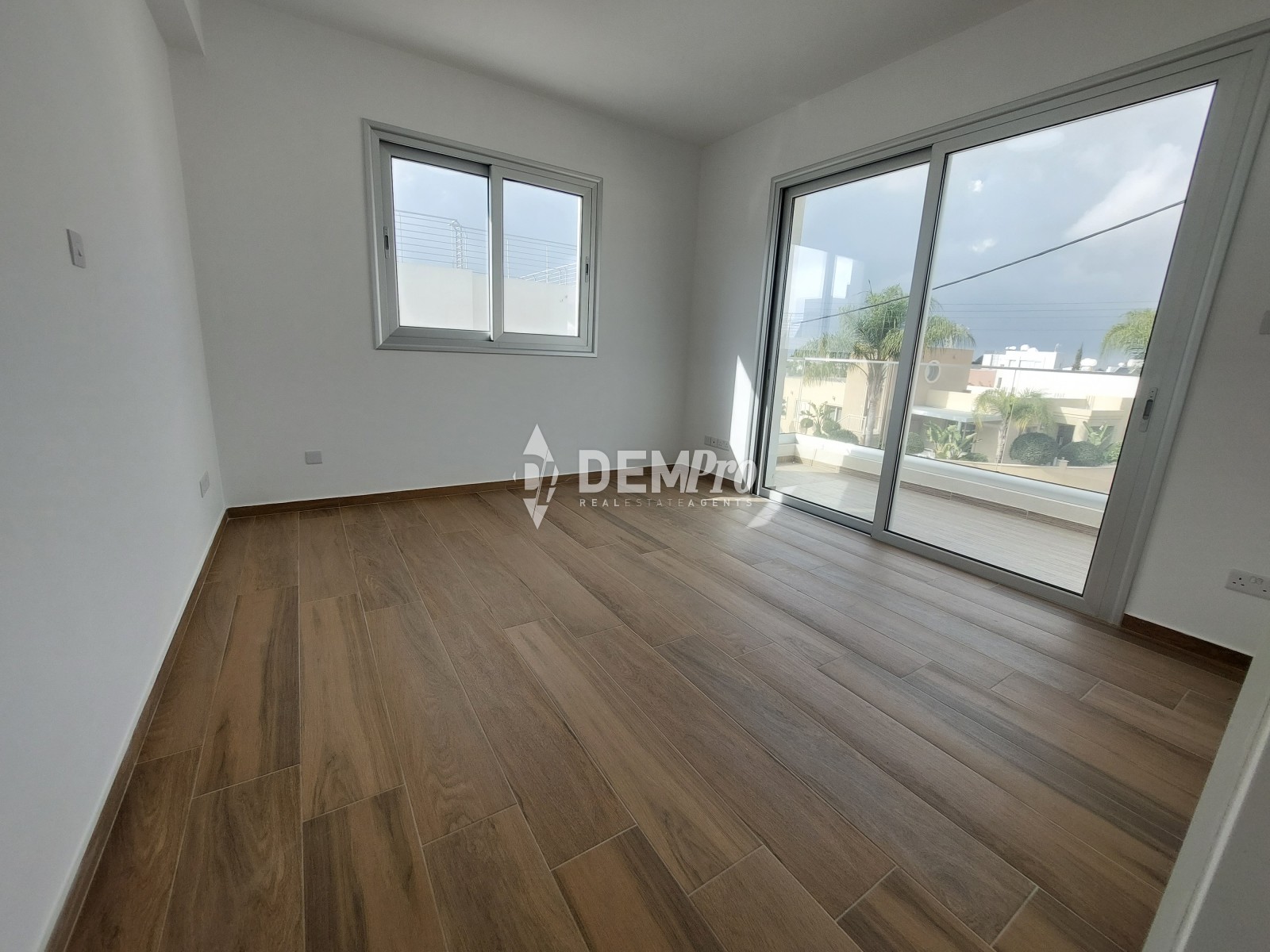 For Sale 5 bedroom villa in Paphos center