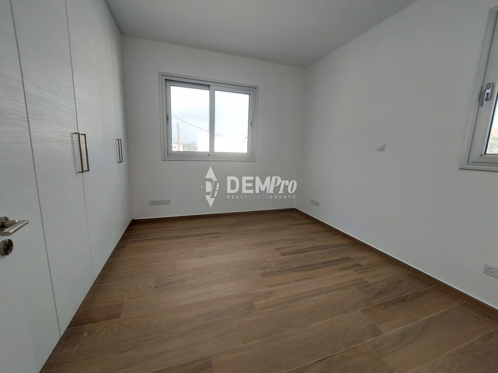 For Sale 5 bedroom villa in Paphos center