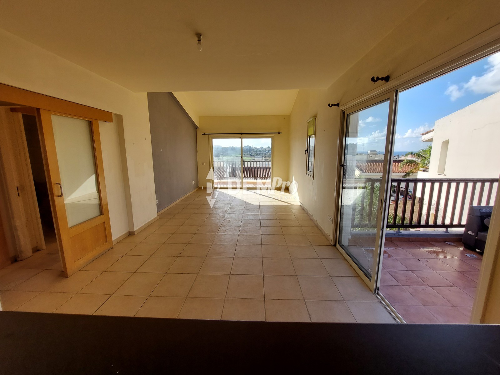 2 bedroom apartment in chloraka with Sea views