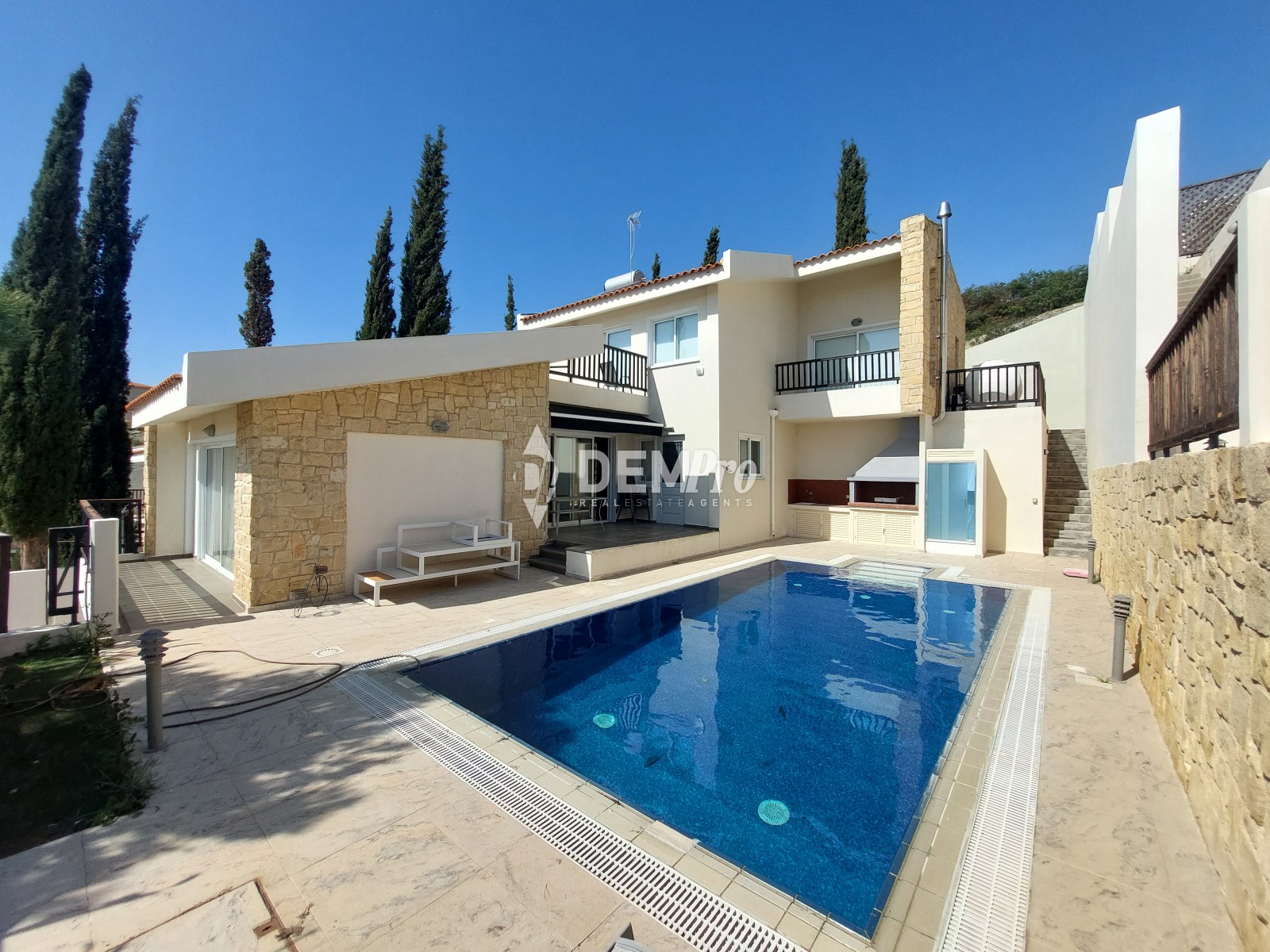 For Sale Villa in Chloraka