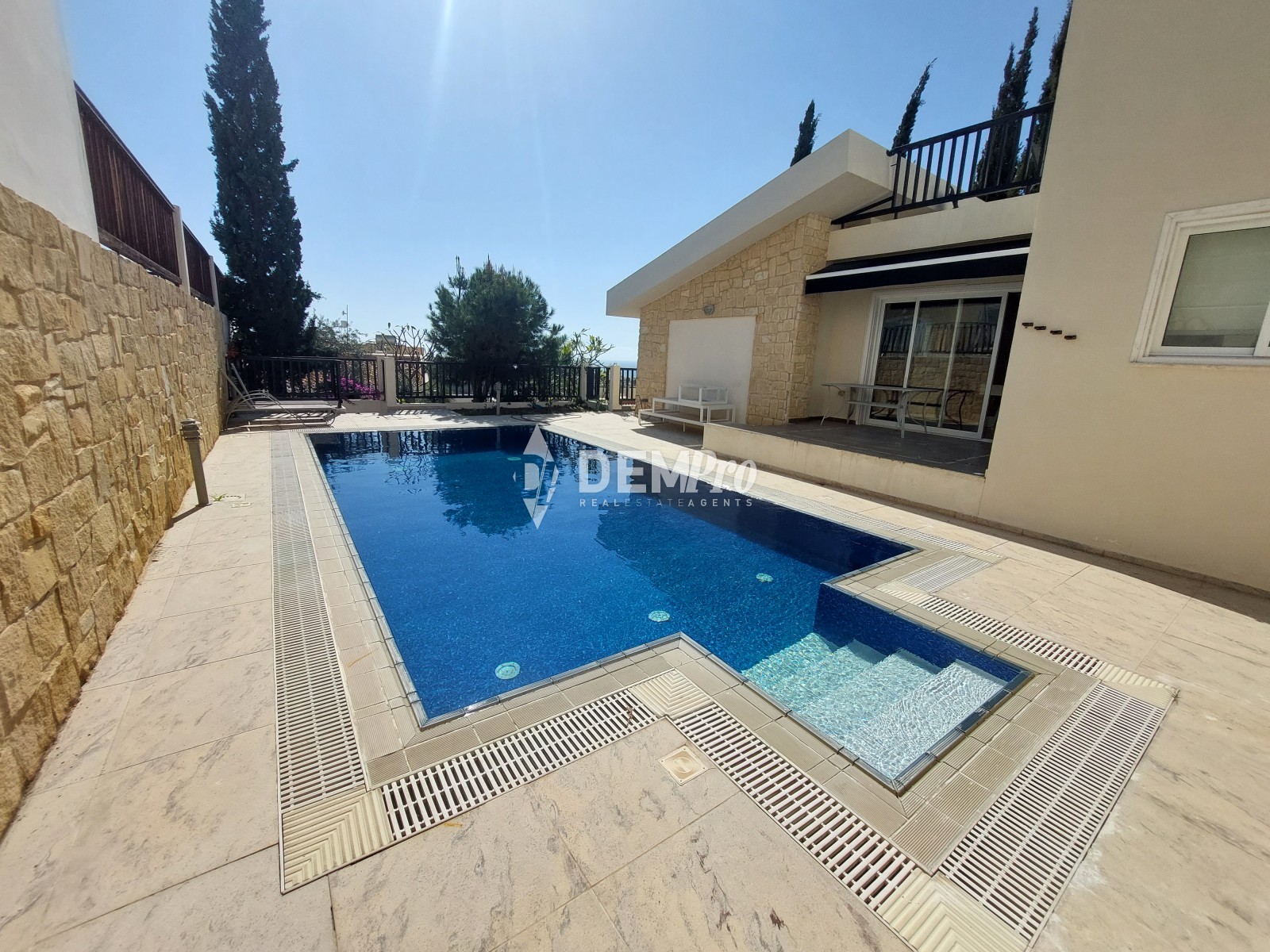 For Sale Villa in Chloraka
