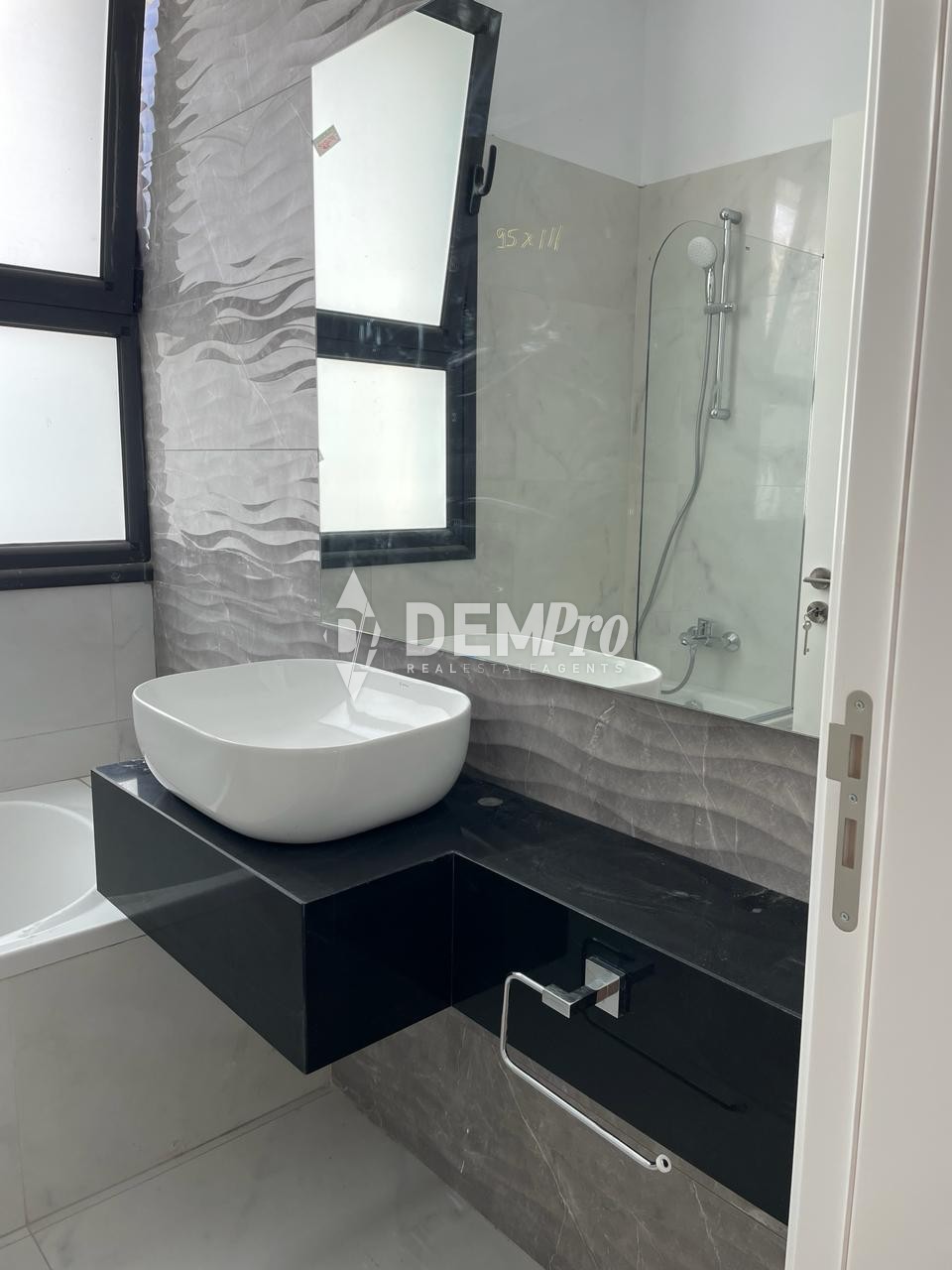 MODERN BUILD 4 BEDROOM VILLAS IN LOWER CHLORAKA