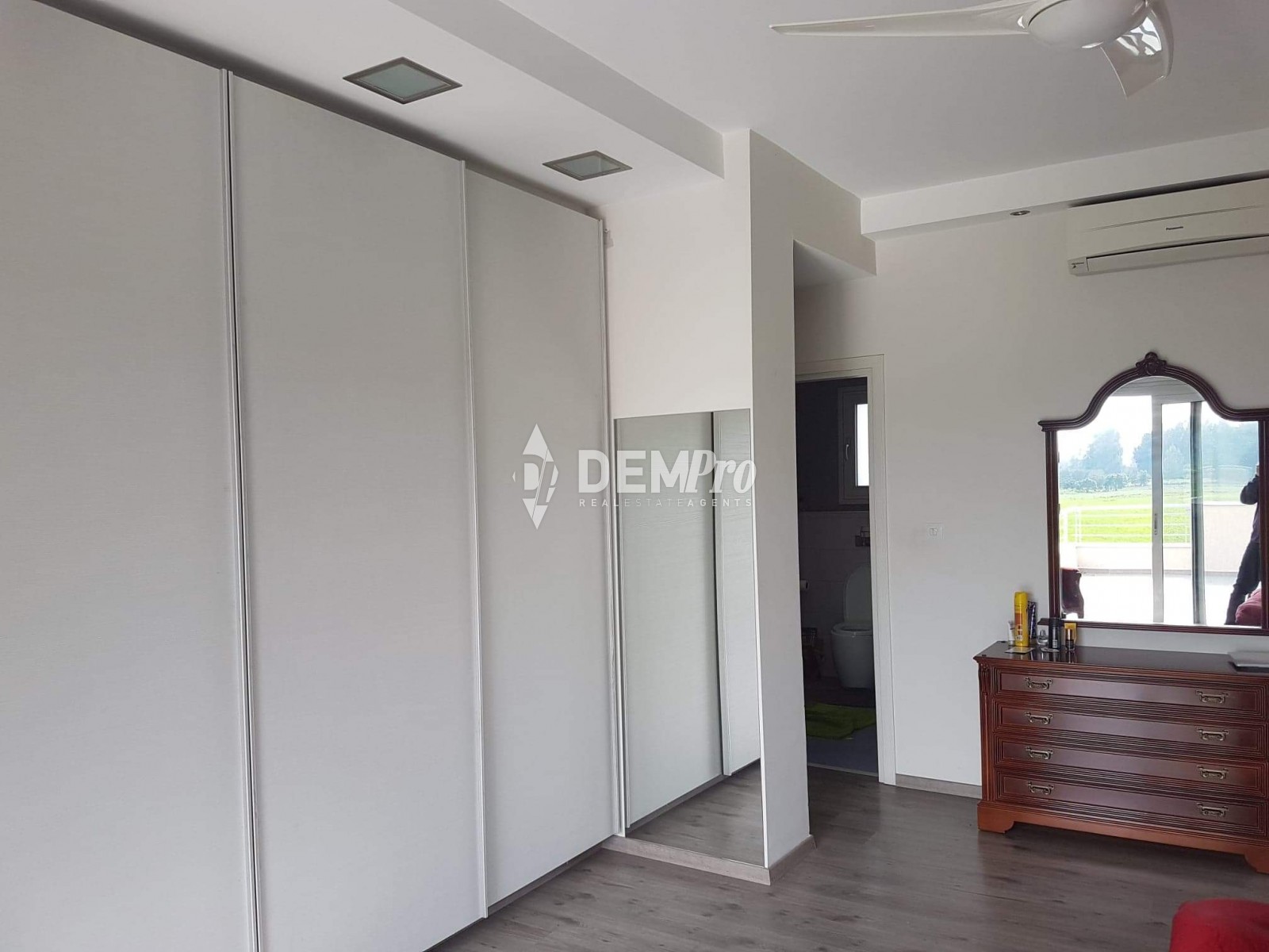 For Sale 5 Bedroom Villa in Lower Yeroskipou 