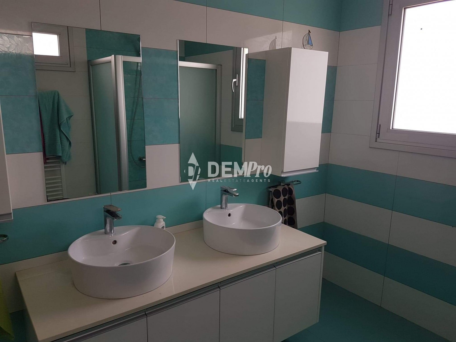 For Sale 5 Bedroom Villa in Lower Yeroskipou 