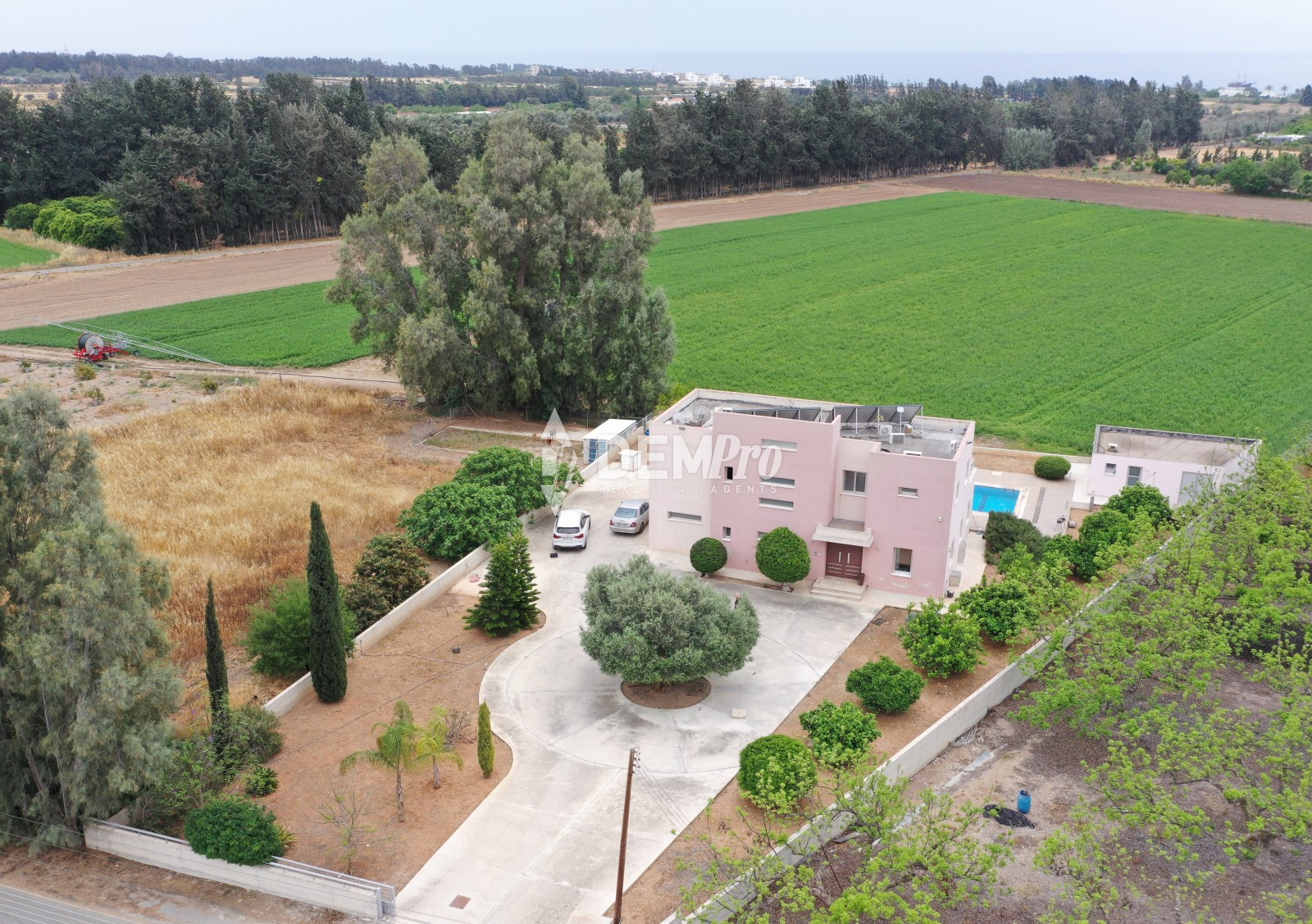 For Sale 5 Bedroom Villa in Lower Yeroskipou 