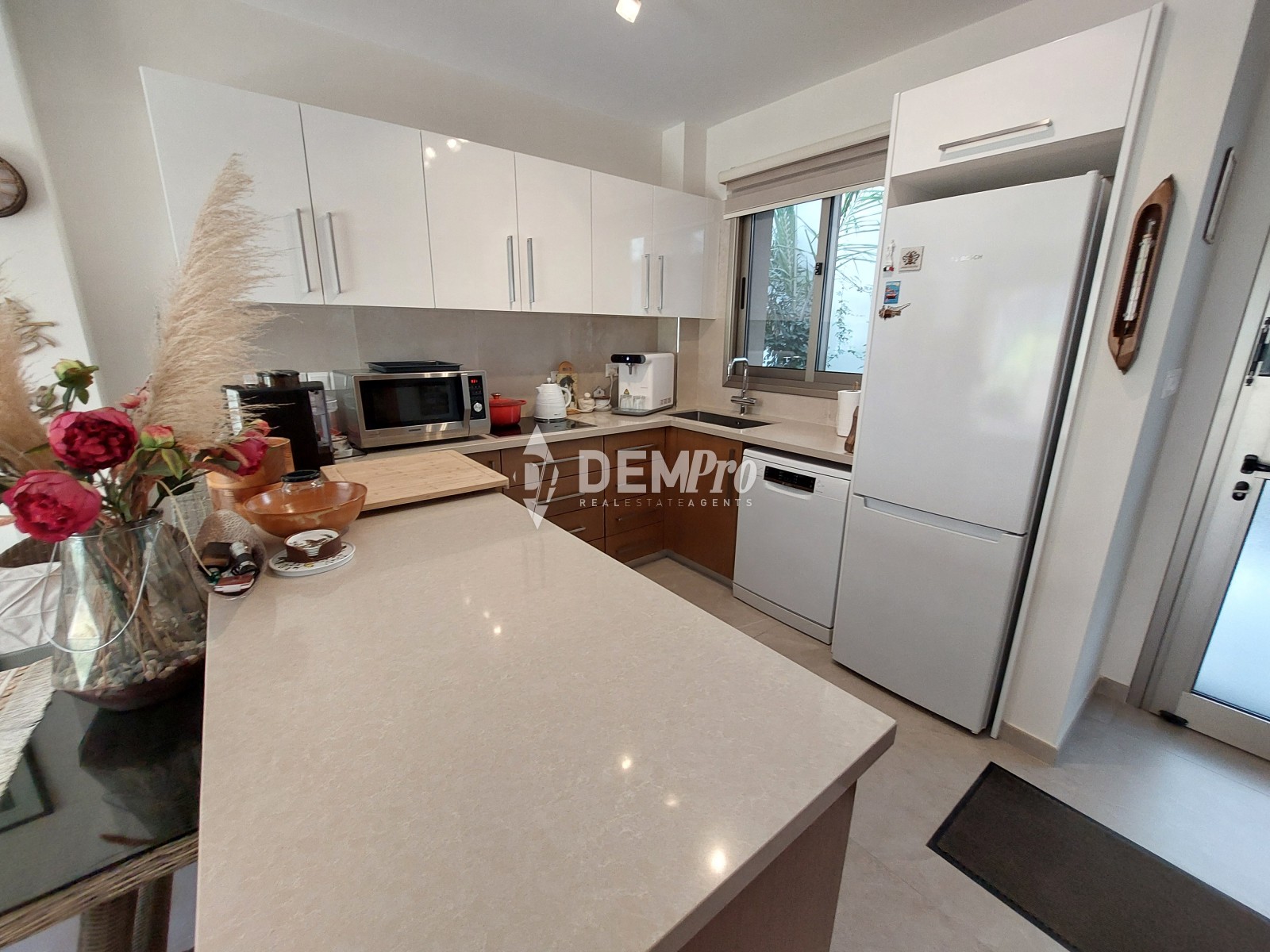 For Sale 2 Bedroom Apartment in Kato Paphos- Universal 