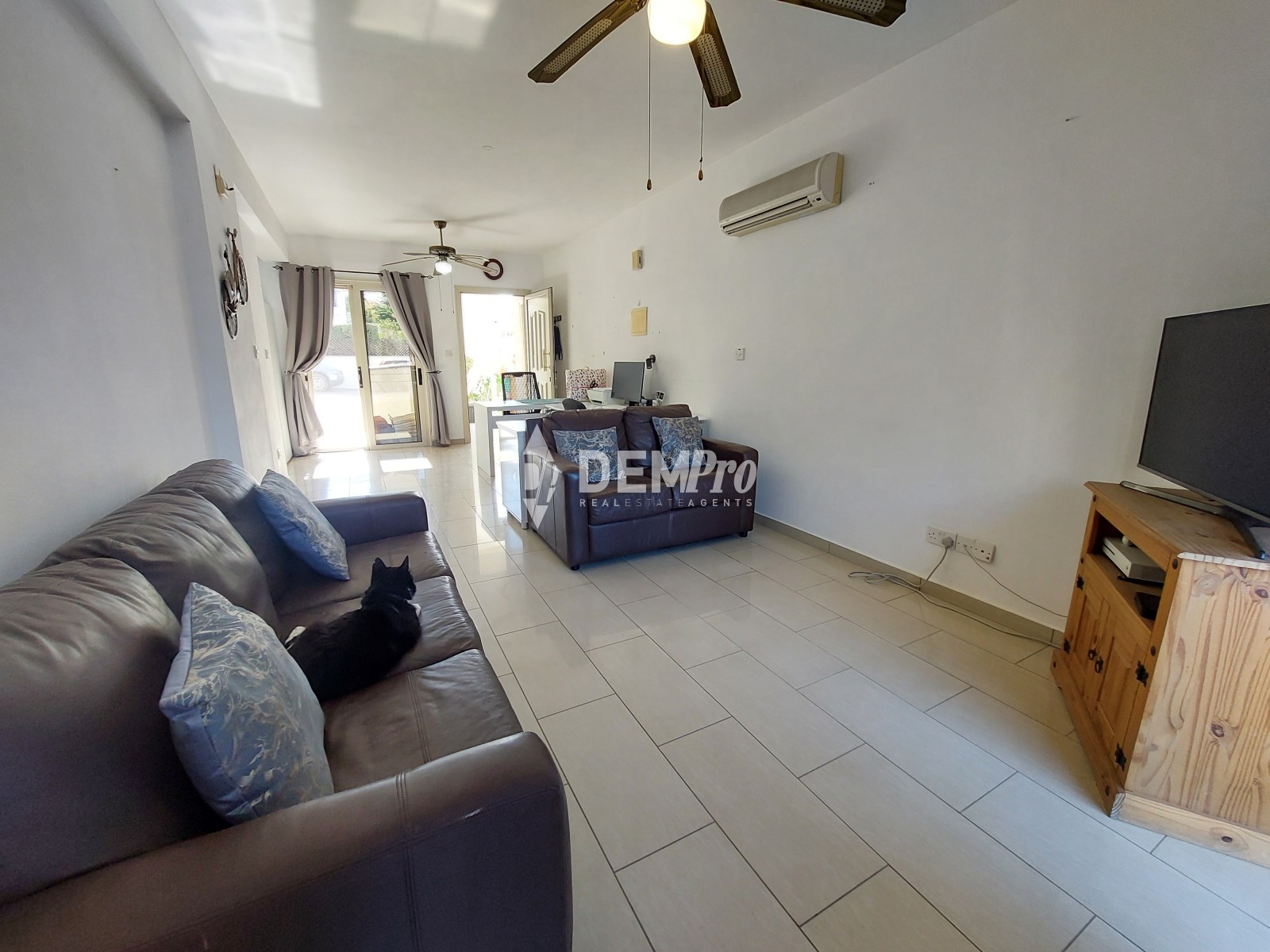 For Sale 1 Bedroom Apartment in Peyia 