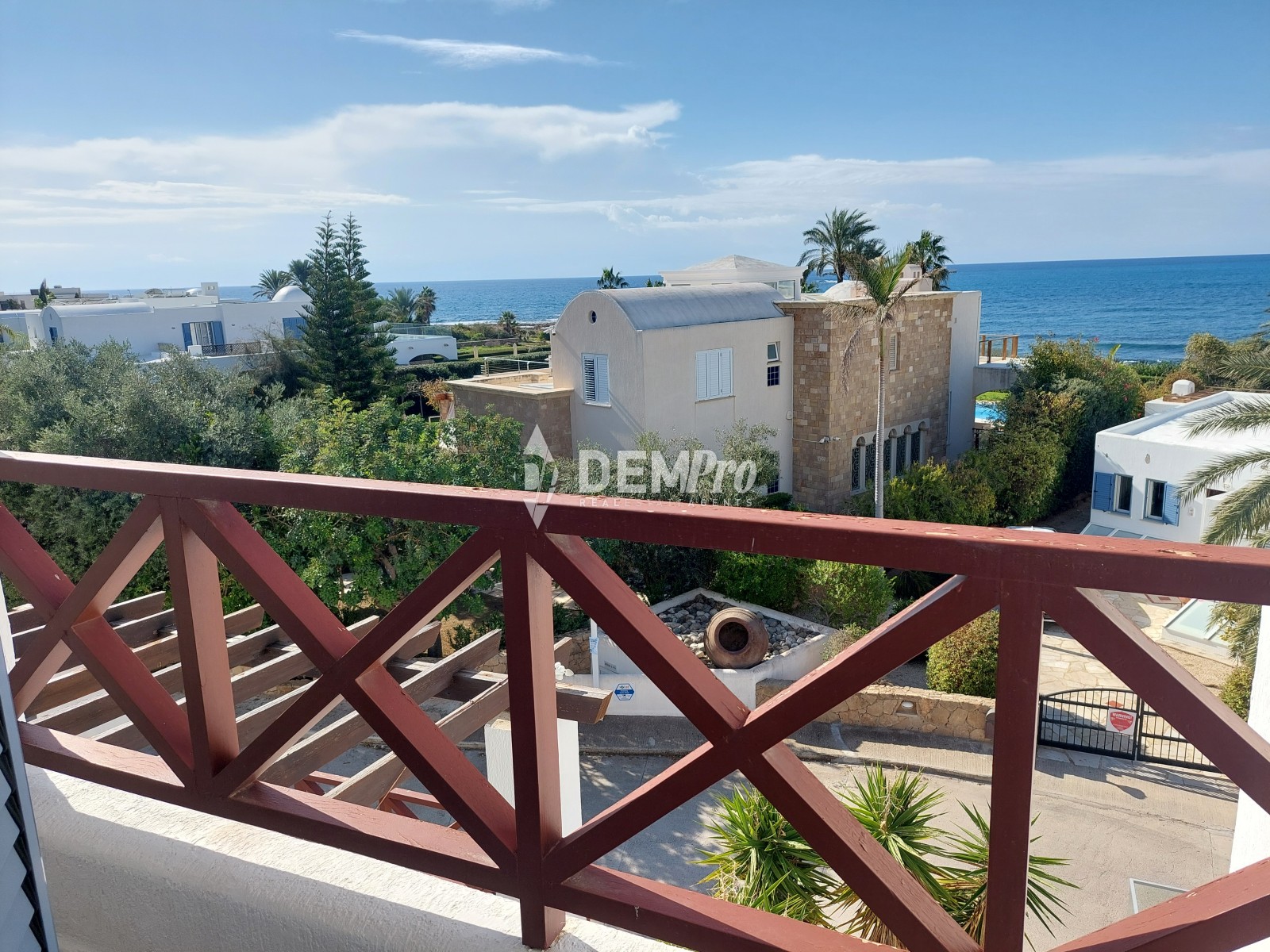 SEAFRONT HOUSE IN CHLORAKA APOLLO