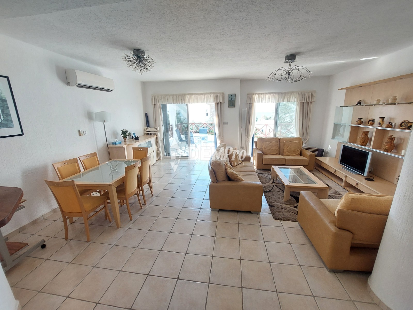 SEAFRONT HOUSE IN CHLORAKA APOLLO