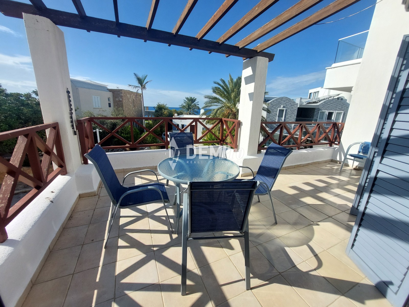 SEAFRONT HOUSE IN CHLORAKA APOLLO