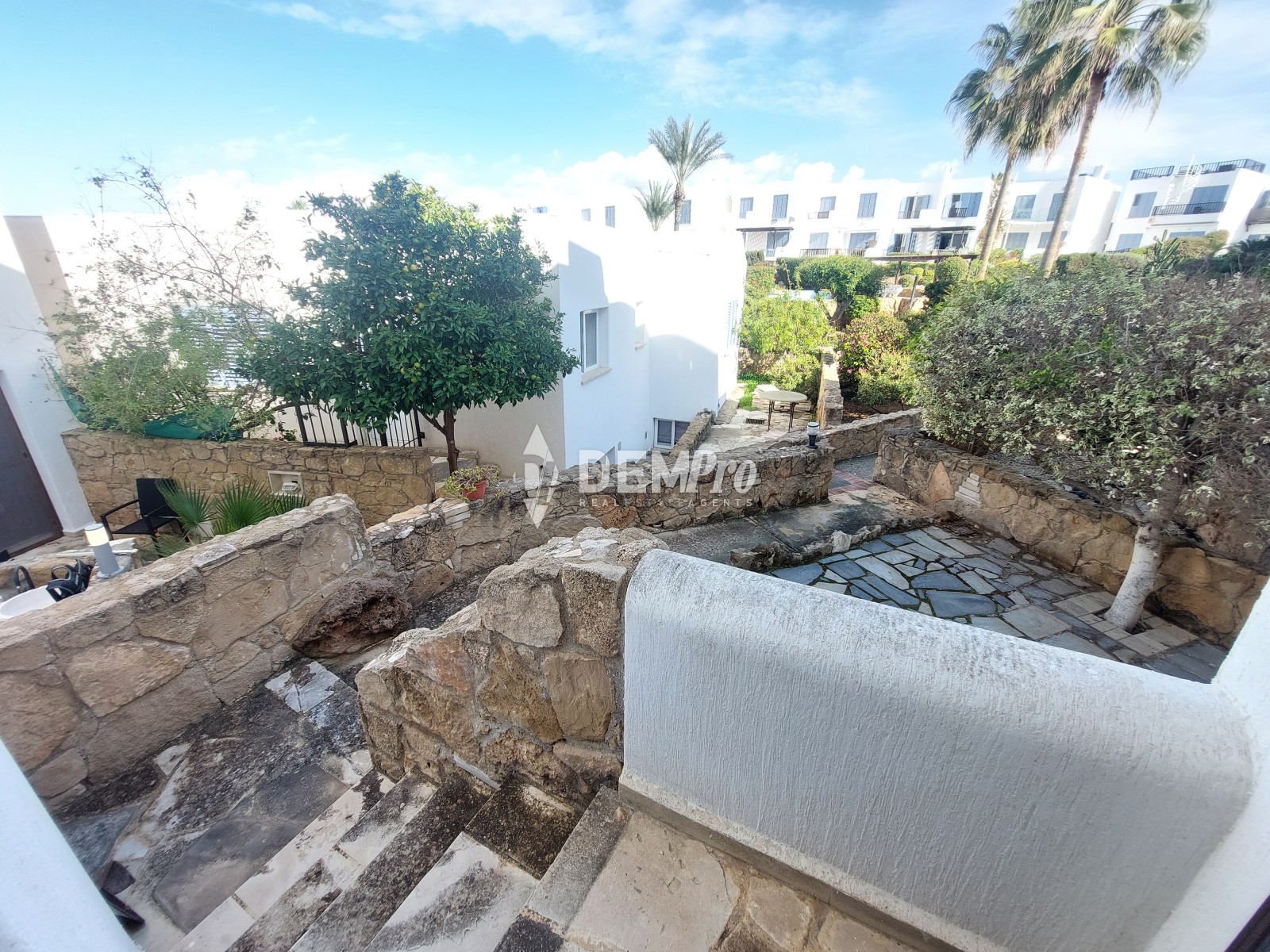 SEAFRONT HOUSE IN CHLORAKA APOLLO