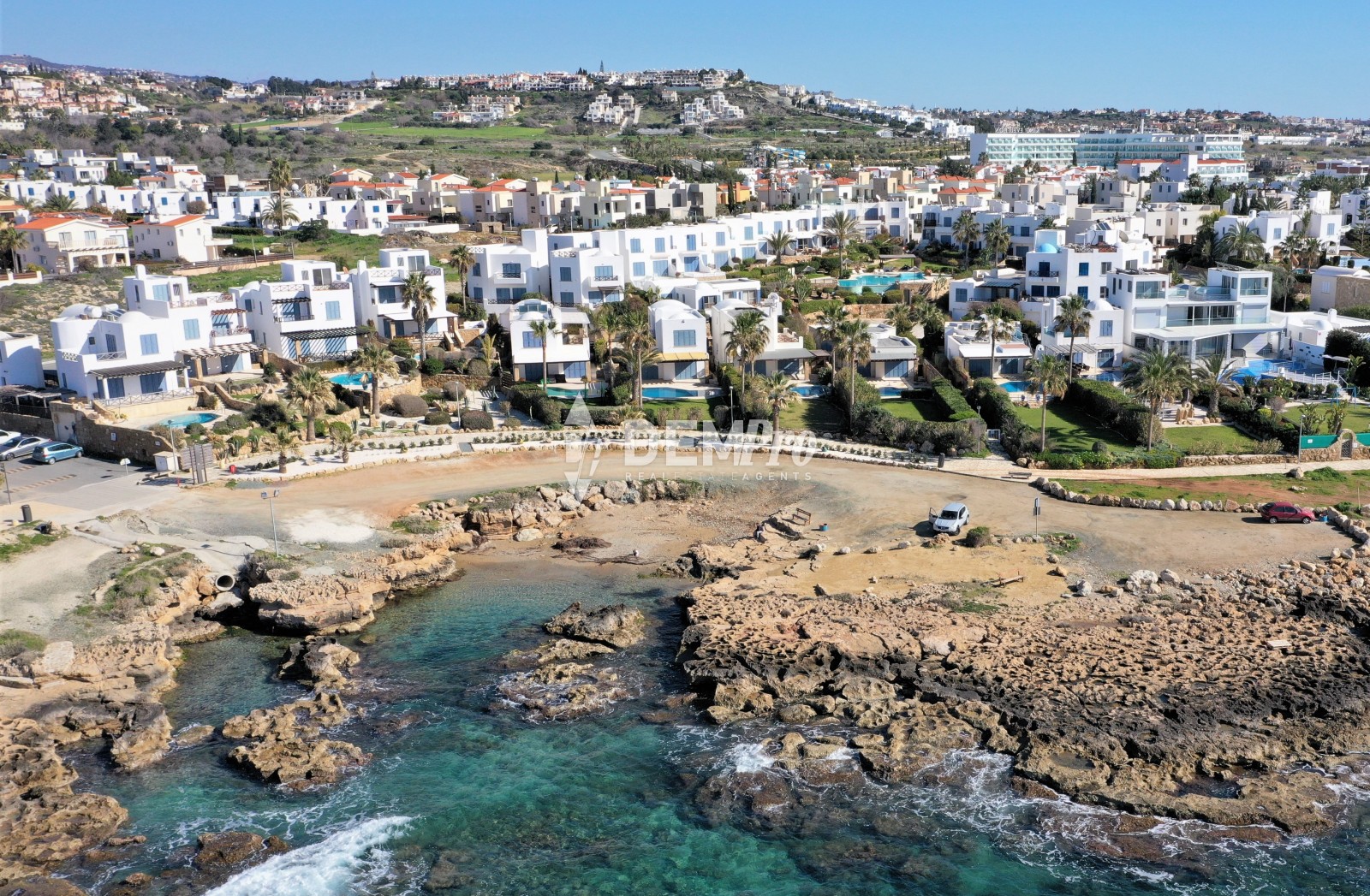 SEAFRONT HOUSE IN CHLORAKA APOLLO