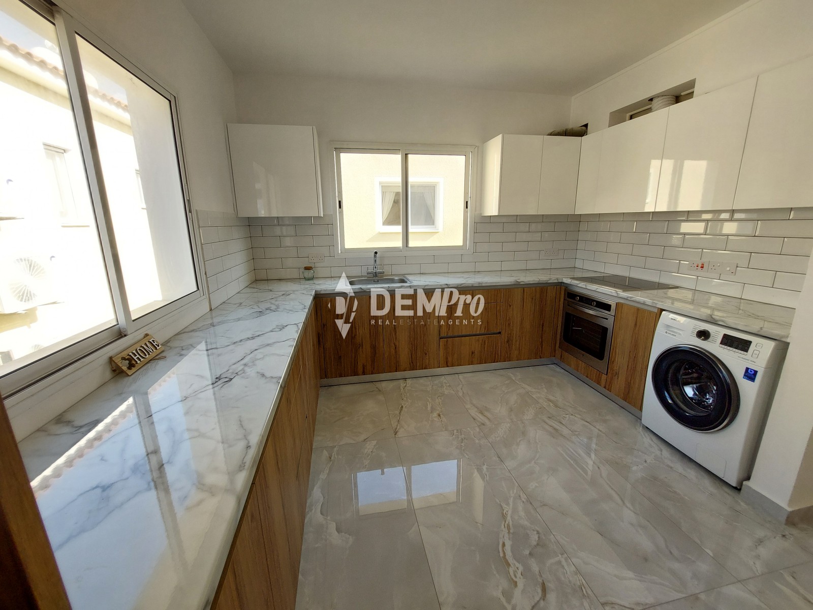 For Sale 2 Bedroom Apartment in Kato Paphos - Universal 